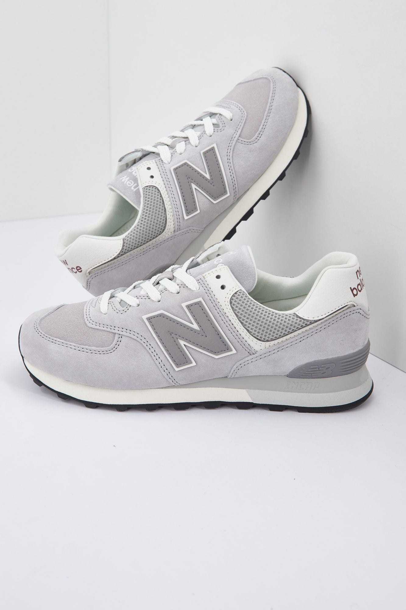 NEW BALANCE U574 AL2 VEGAN FRIENDLY en color GRIS (1)