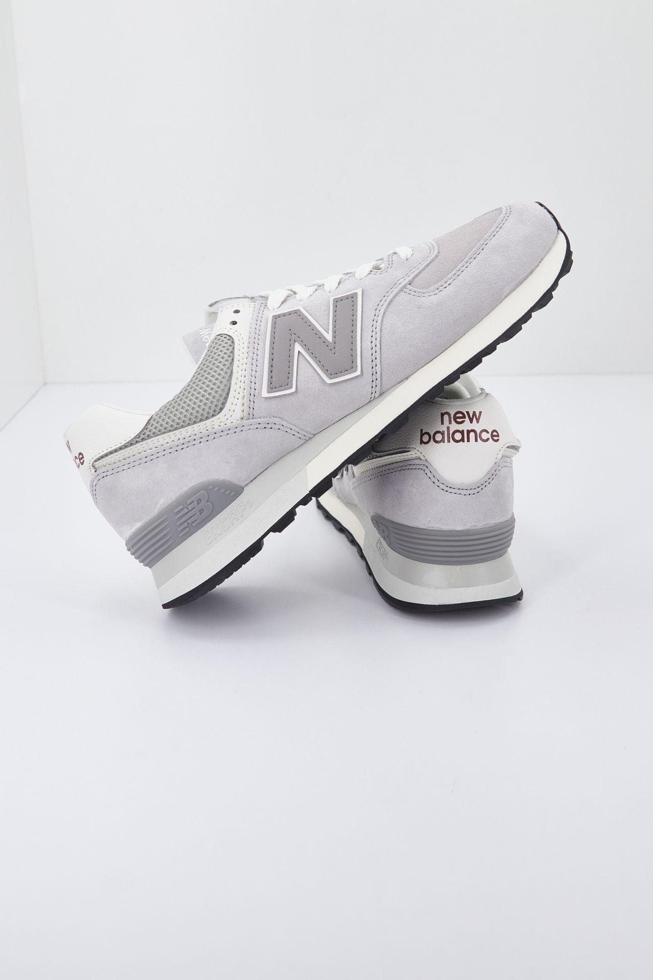 NEW BALANCE U574 AL2 VEGAN FRIENDLY en color GRIS (3)