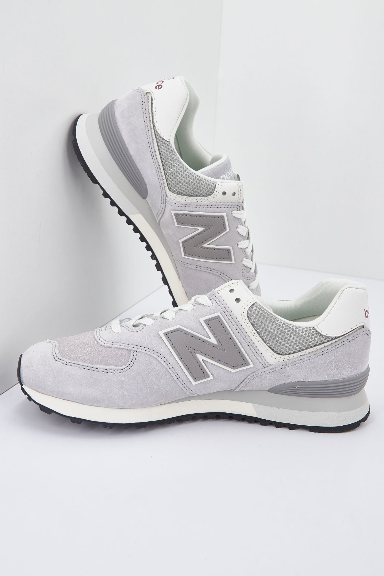 NEW BALANCE U574 AL2 VEGAN FRIENDLY en color GRIS (4)