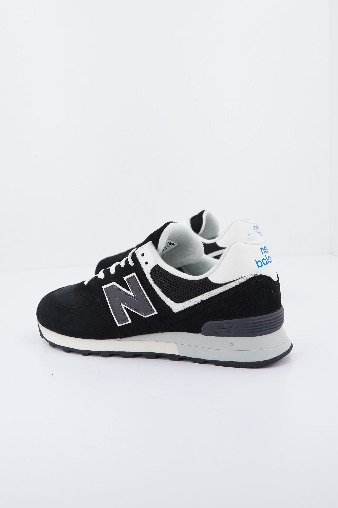 NEW BALANCE U574 BK2 en color NEGRO (2)
