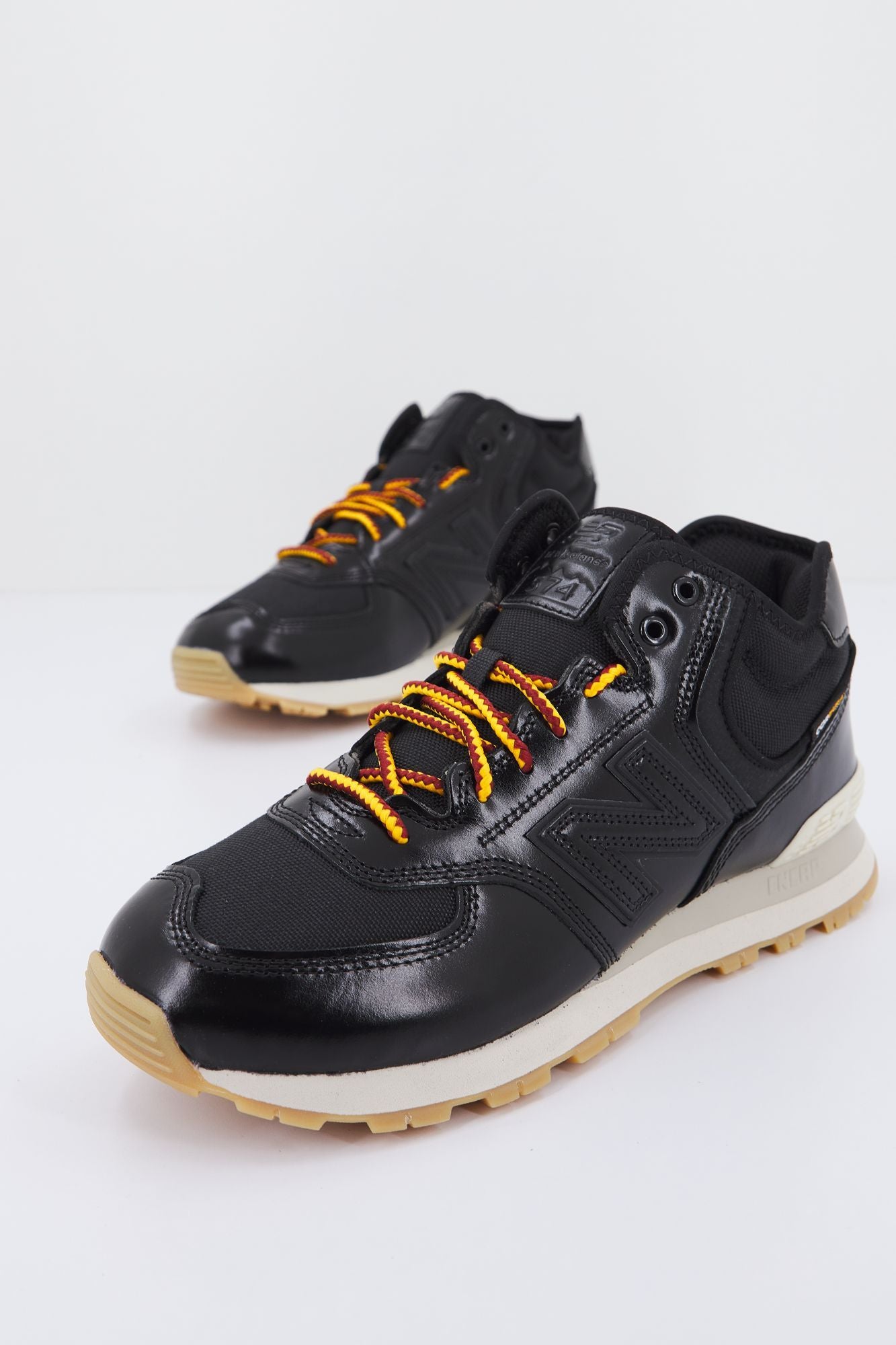NEW BALANCE U574 HMZ en color NEGRO (2)