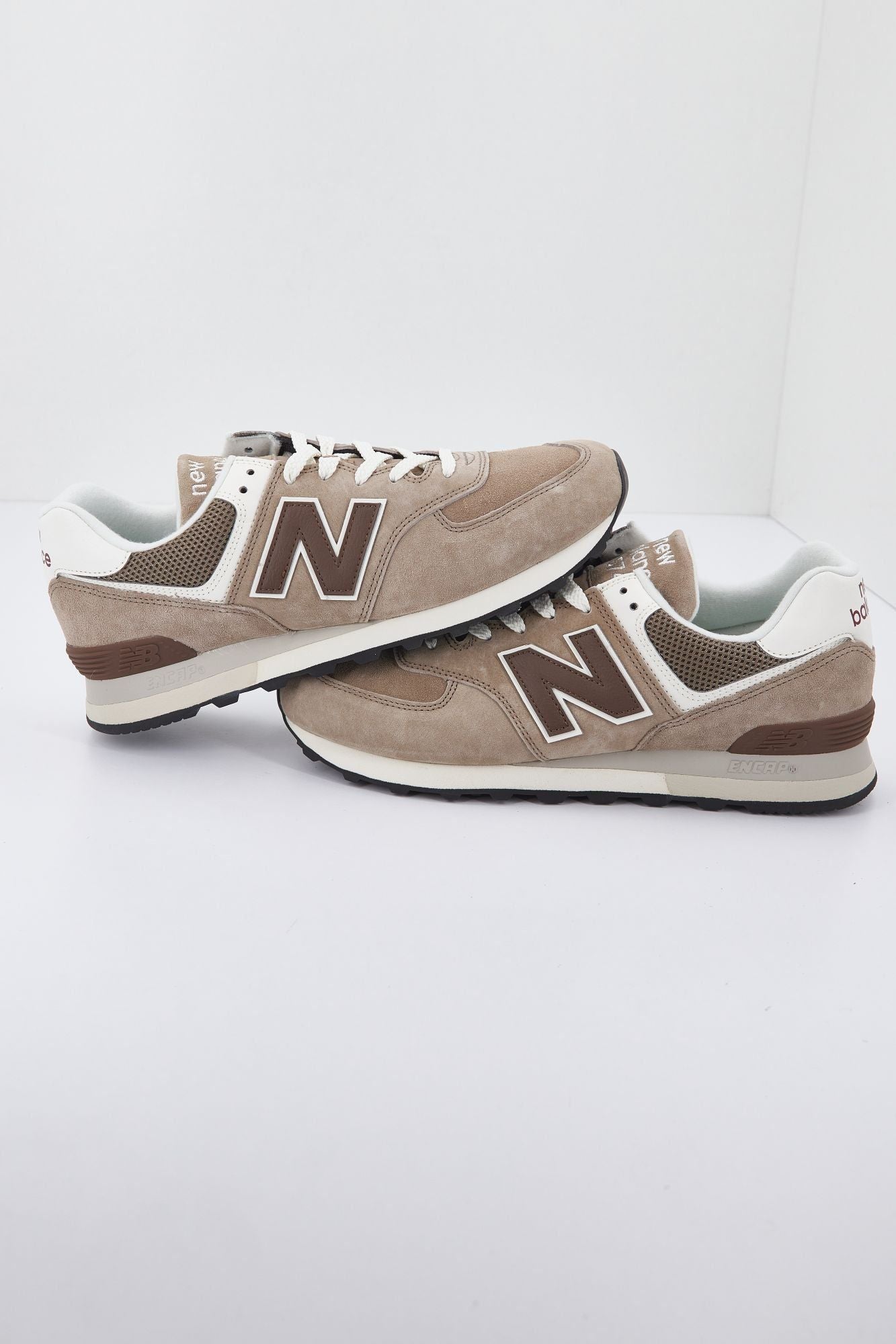 NEW BALANCE U574 KL2 VEGAN FRIENDLY en color MARRON (3)