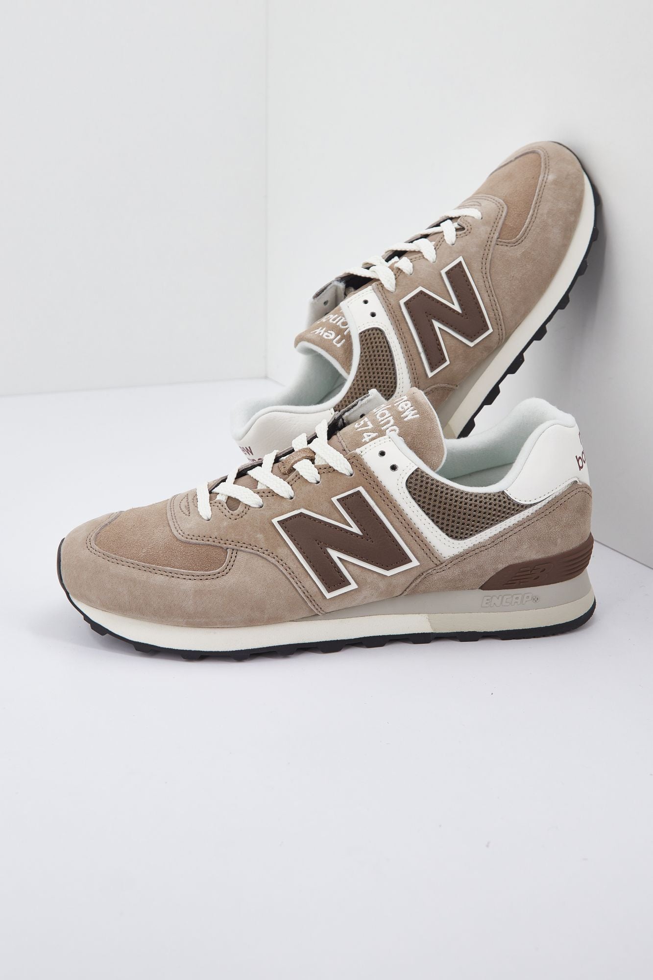 NEW BALANCE U574 KL2 VEGAN FRIENDLY en color MARRON (4)
