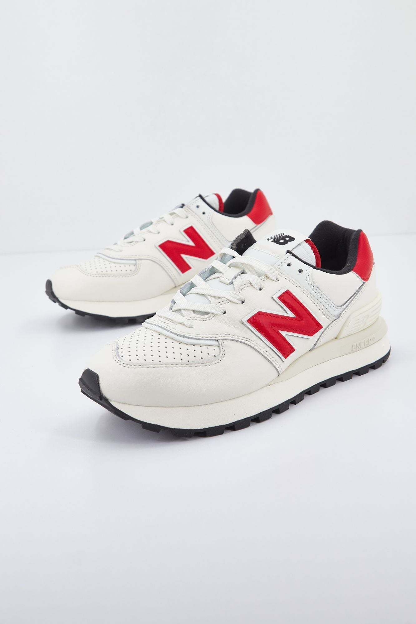 NEW BALANCE U574L GTC en color BEIS (1)