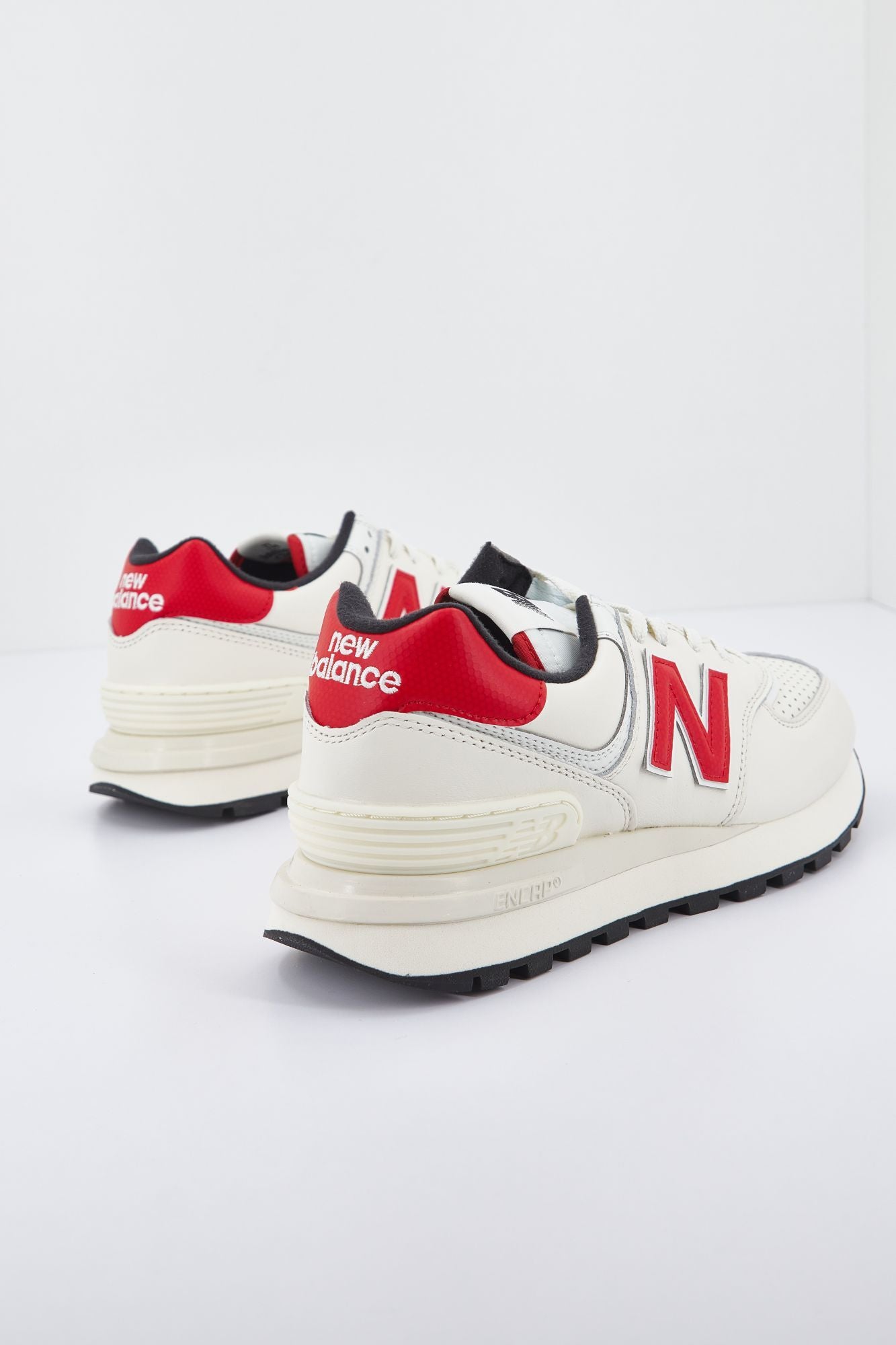 NEW BALANCE U574L GTC en color BEIS (3)