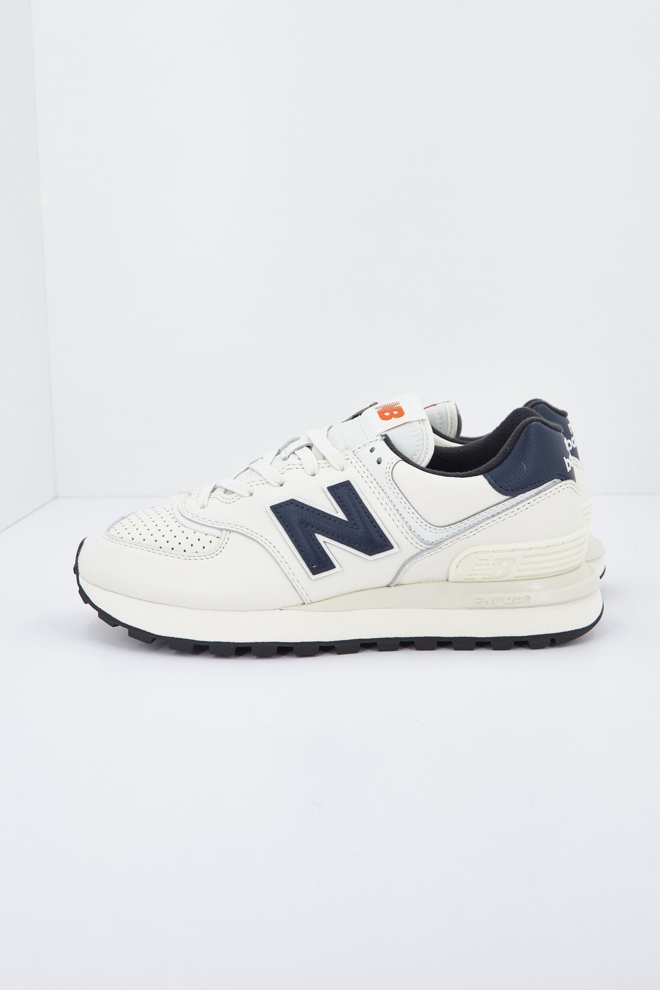 NEW BALANCE U574L GTO en color BLANCO (2)