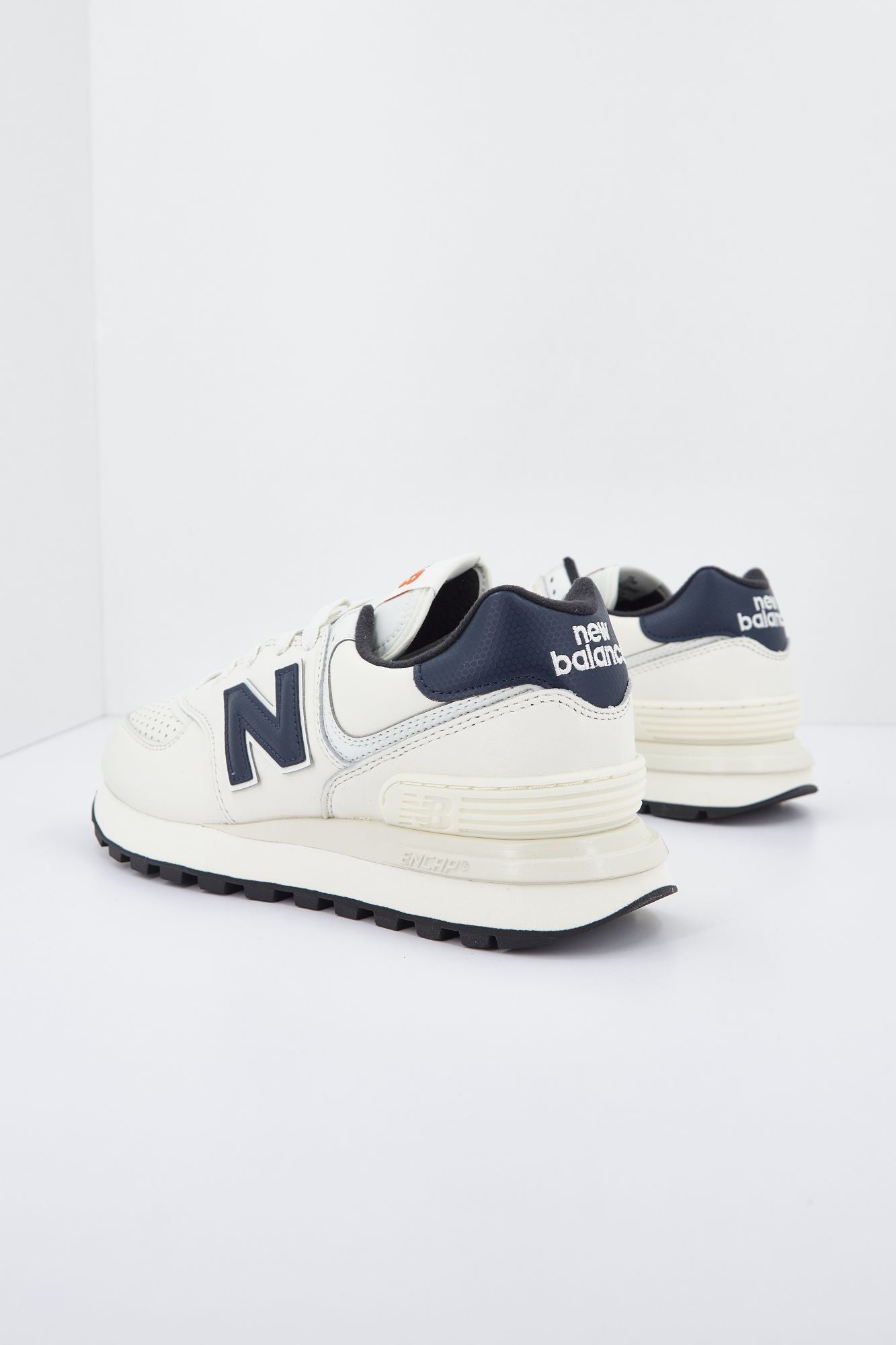 NEW BALANCE U574L GTO en color BLANCO (3)