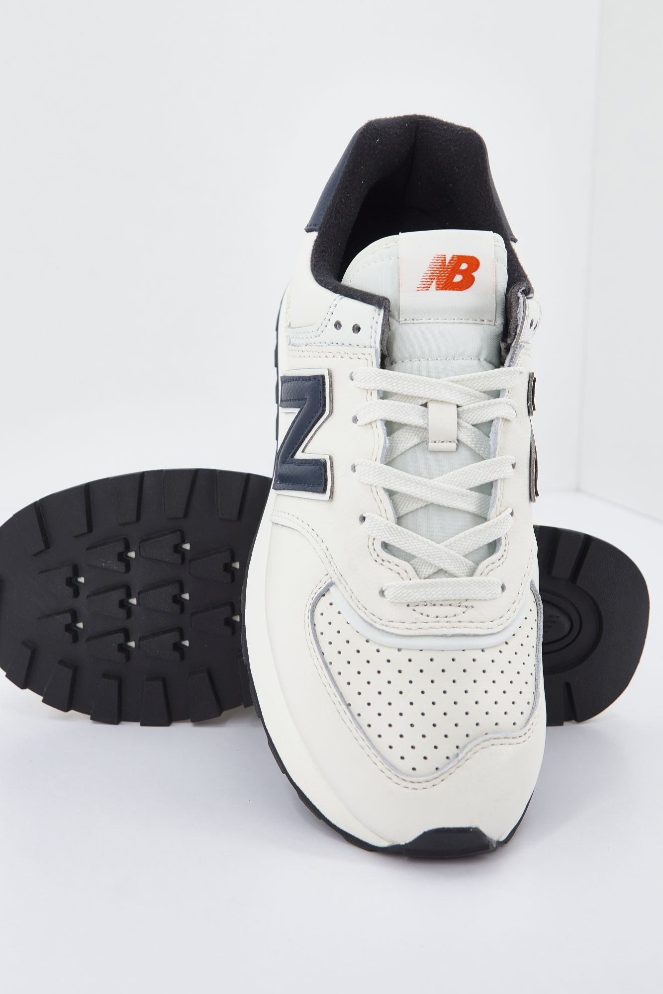 NEW BALANCE U574L GTO en color BLANCO (4)