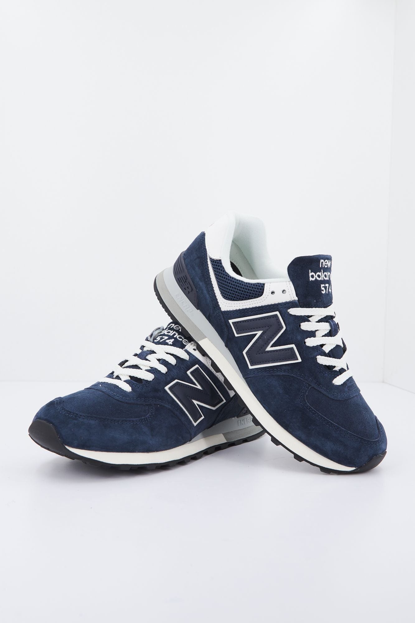 NEW BALANCE U574 NV2 en color AZUL (1)