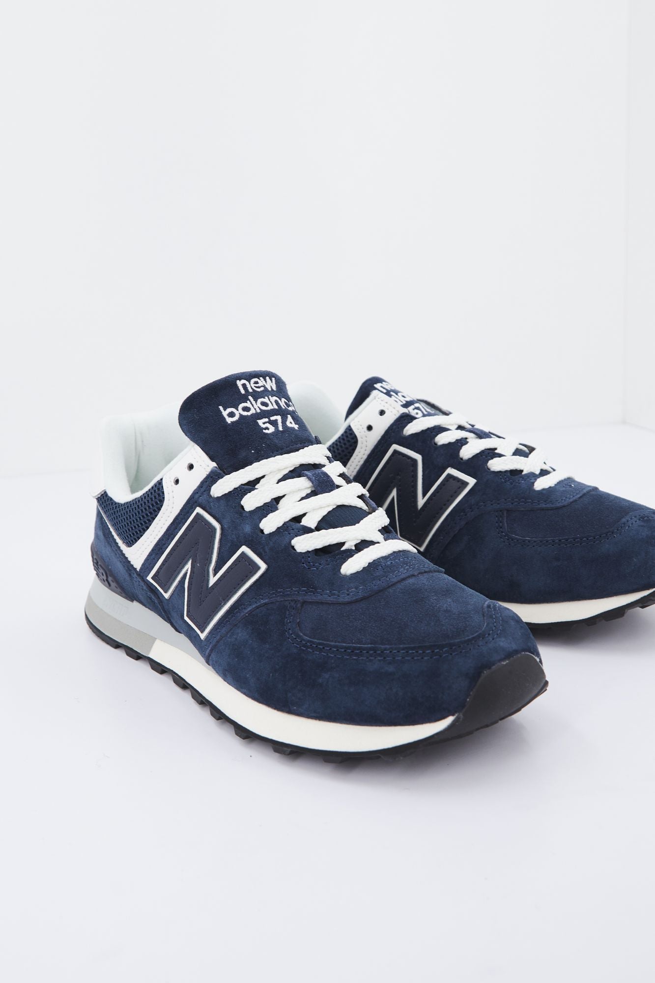 NEW BALANCE U574 NV2 en color AZUL (3)