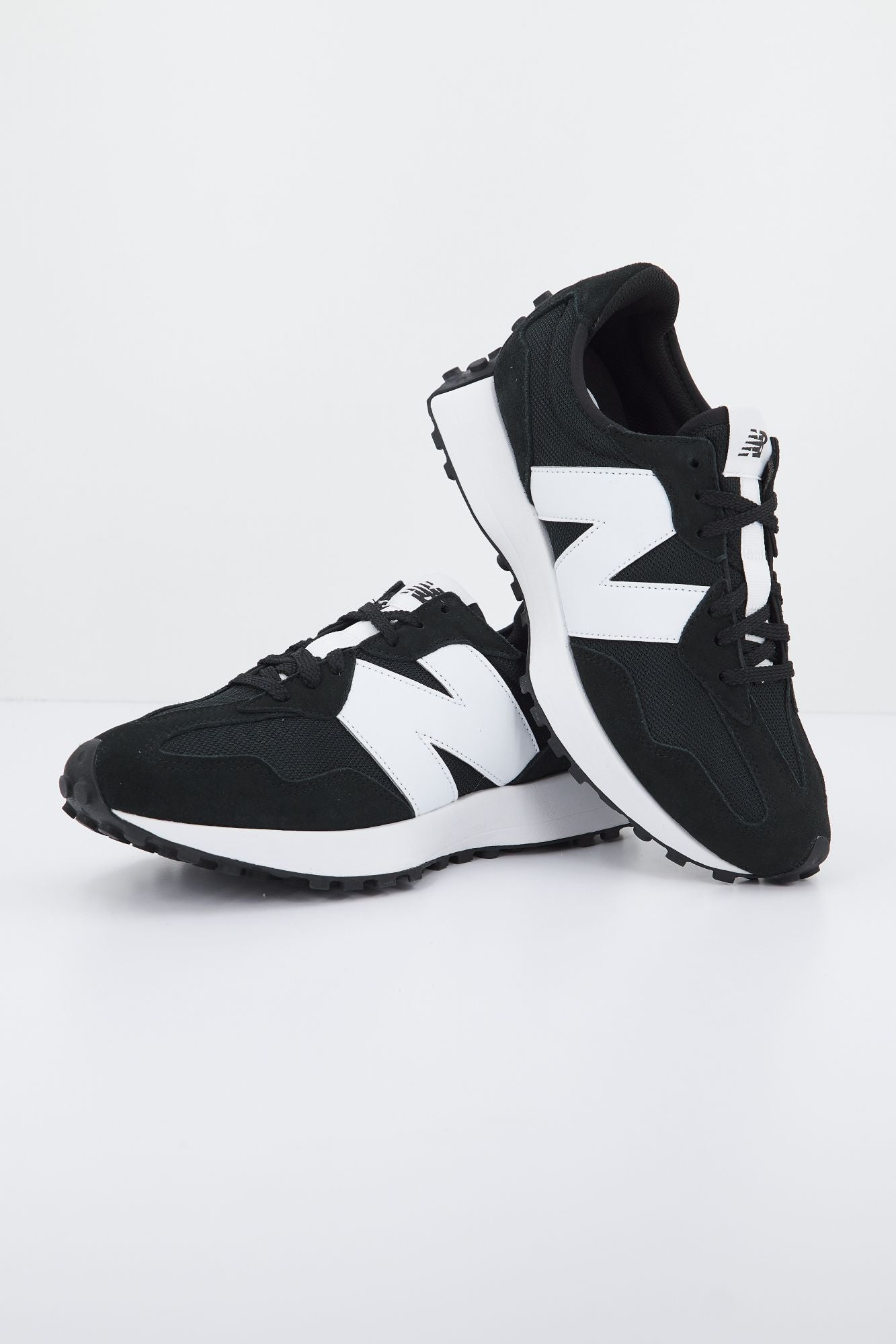 NEW BALANCE MS327 CBW en color NEGRO (1)
