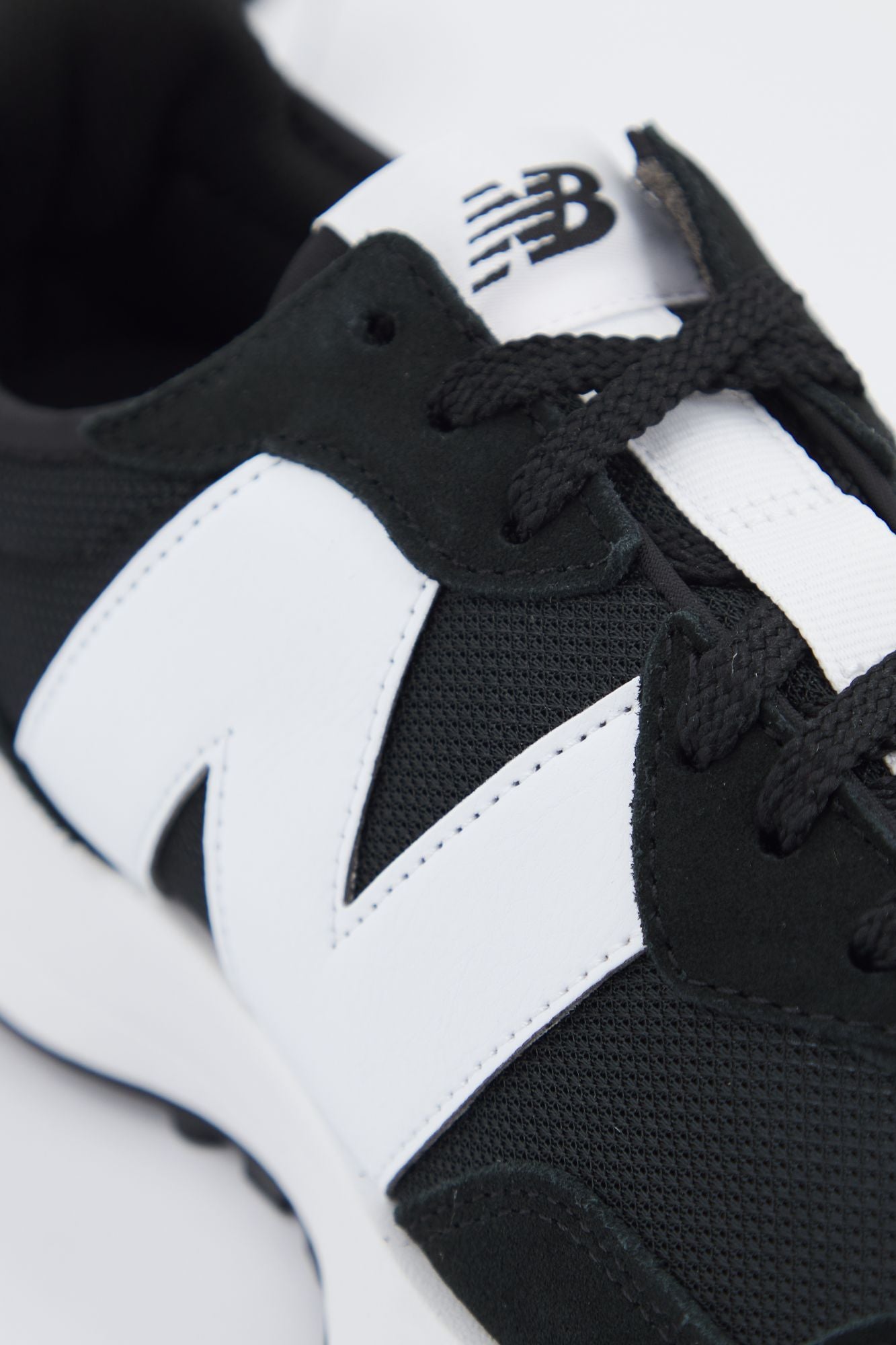NEW BALANCE MS327 CBW en color NEGRO (4)