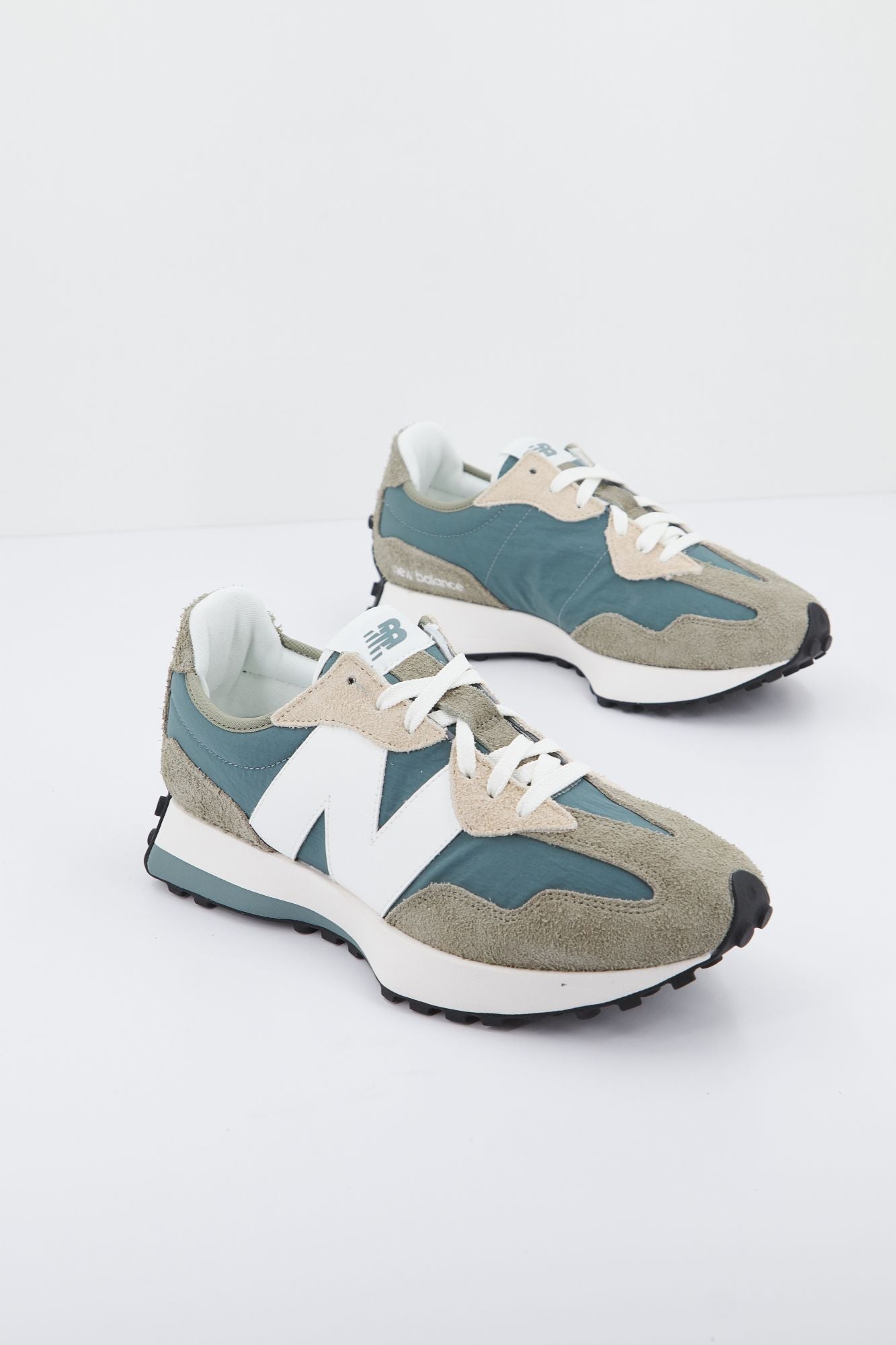 NEW BALANCE MS327 CR en color VERDE (1)