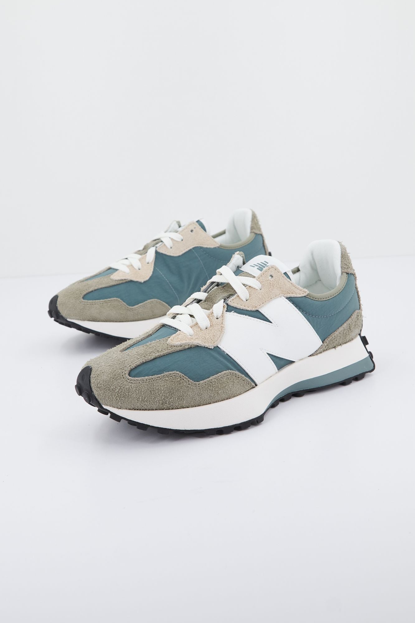 NEW BALANCE MS327 CR en color VERDE (2)
