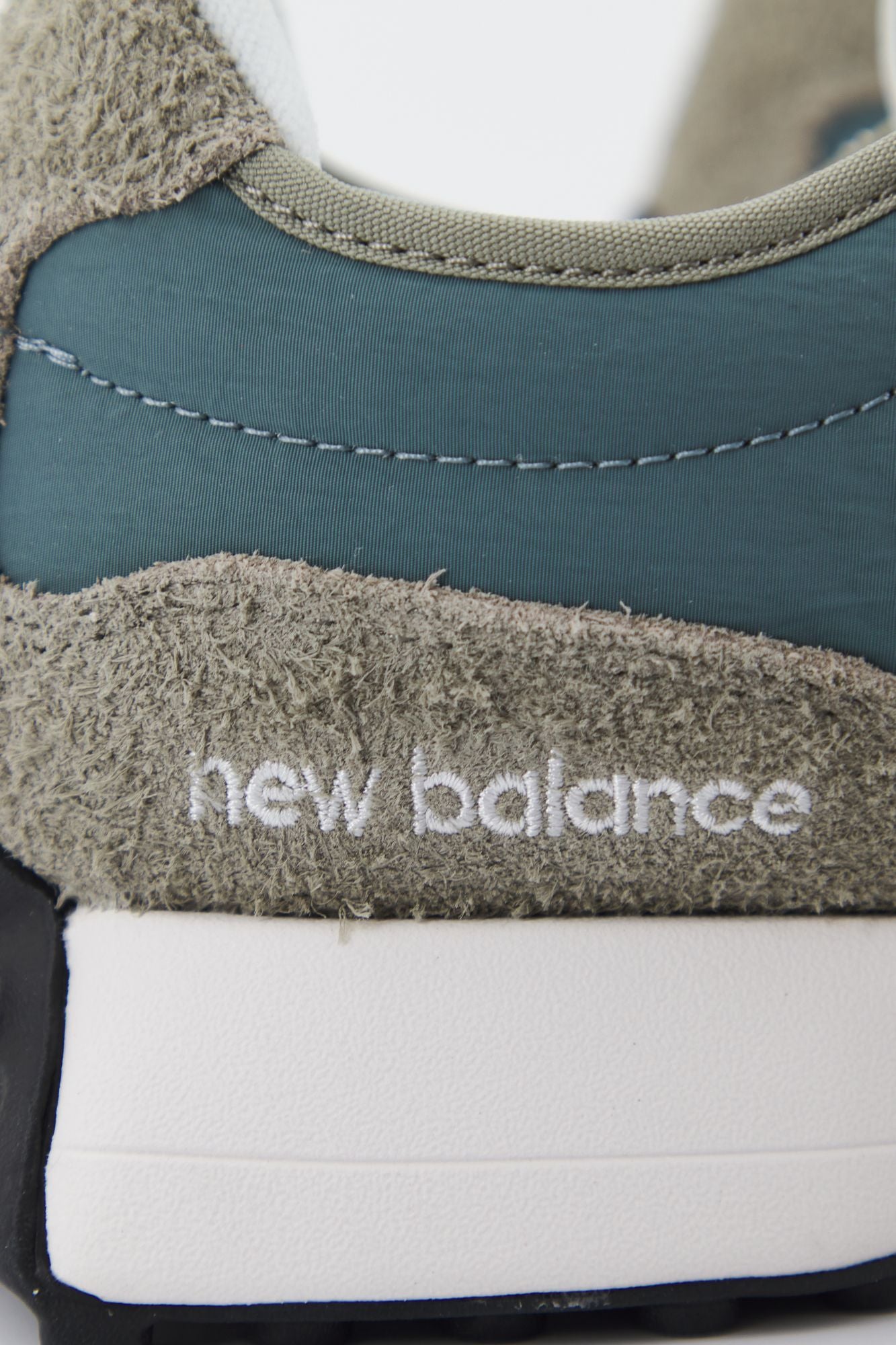 NEW BALANCE MS327 CR en color VERDE (4)