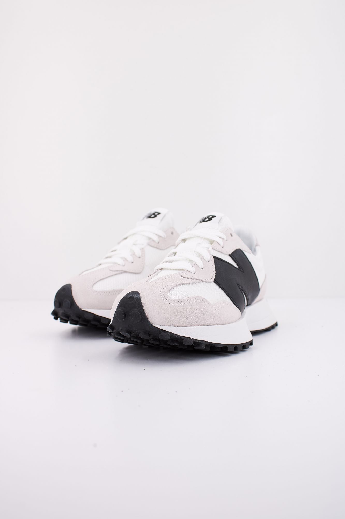NEW BALANCE MS327 CWB en color BEIS (2)
