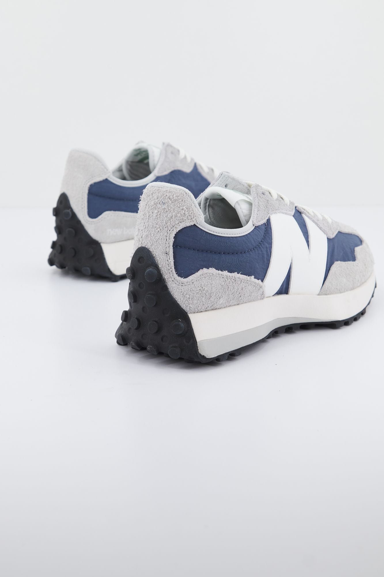 NEW BALANCE MS327 CZ en color AZUL (3)