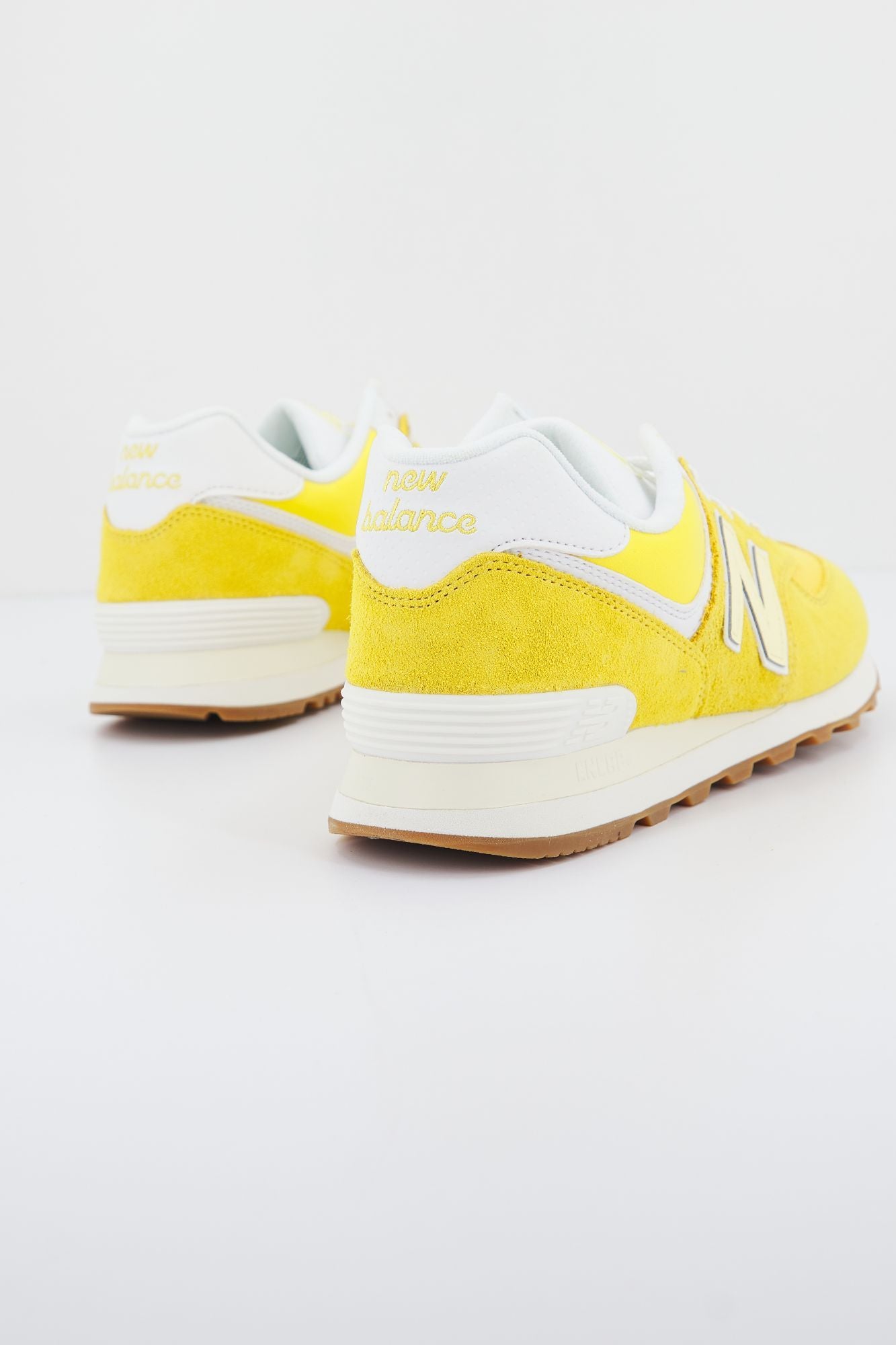 NEW BALANCE U574 YK2 en color AMARILLO (2)