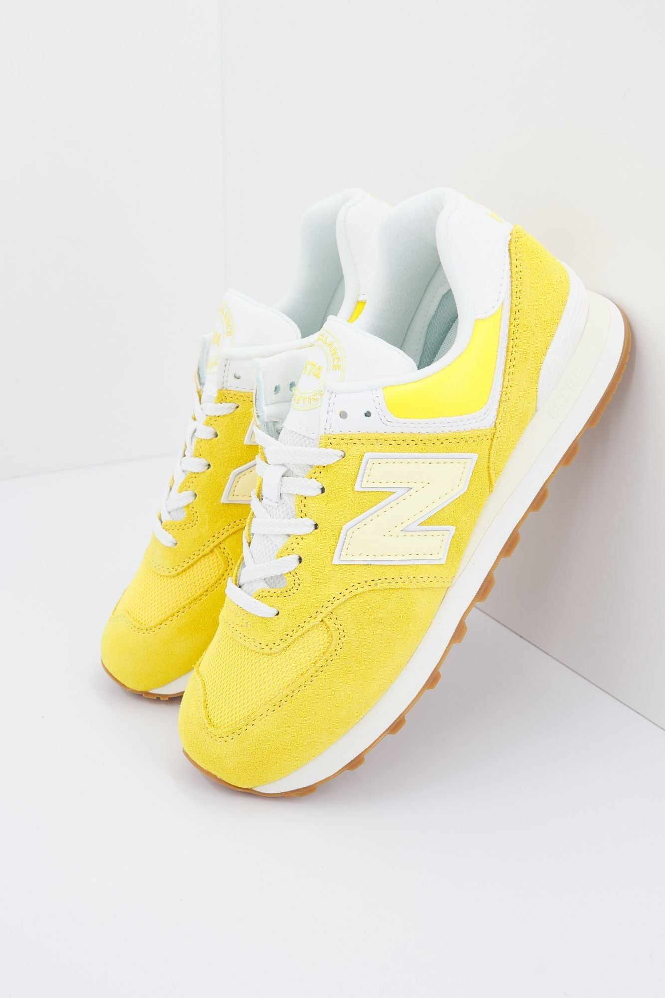NEW BALANCE U574 YK2 en color AMARILLO (4)