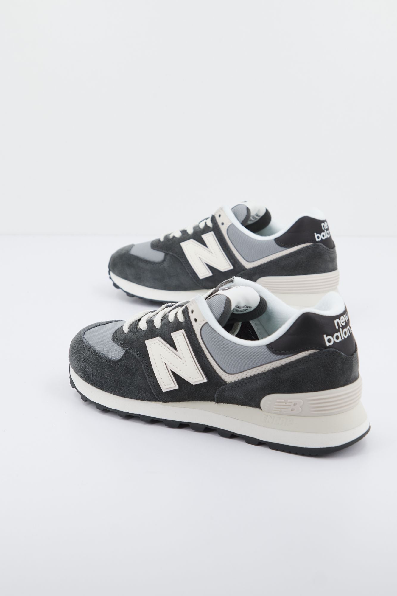 NEW BALANCE WL574 PA en color GRIS (3)