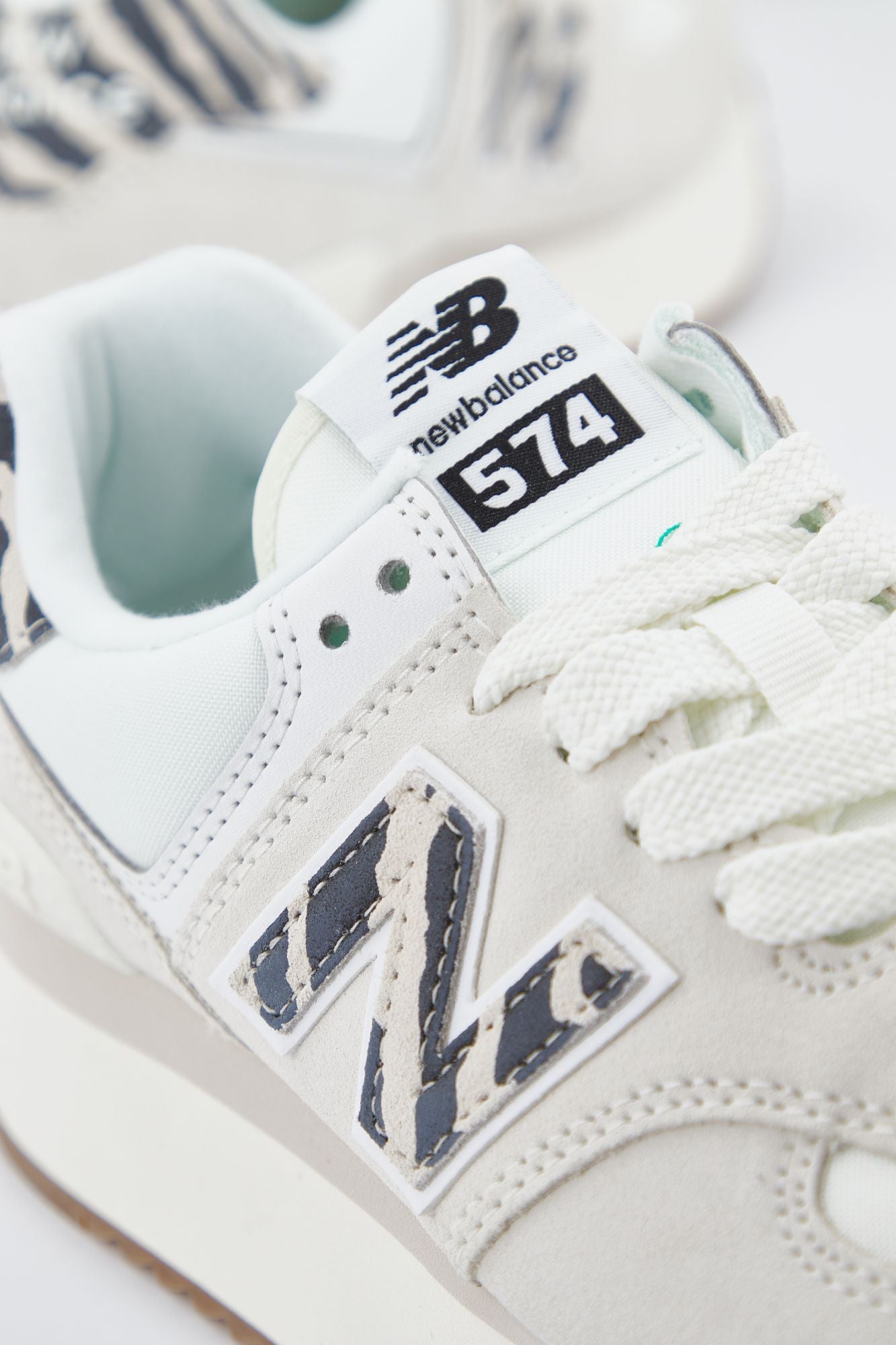 NEW BALANCE WL574 ZDD en color BLANCO (4)