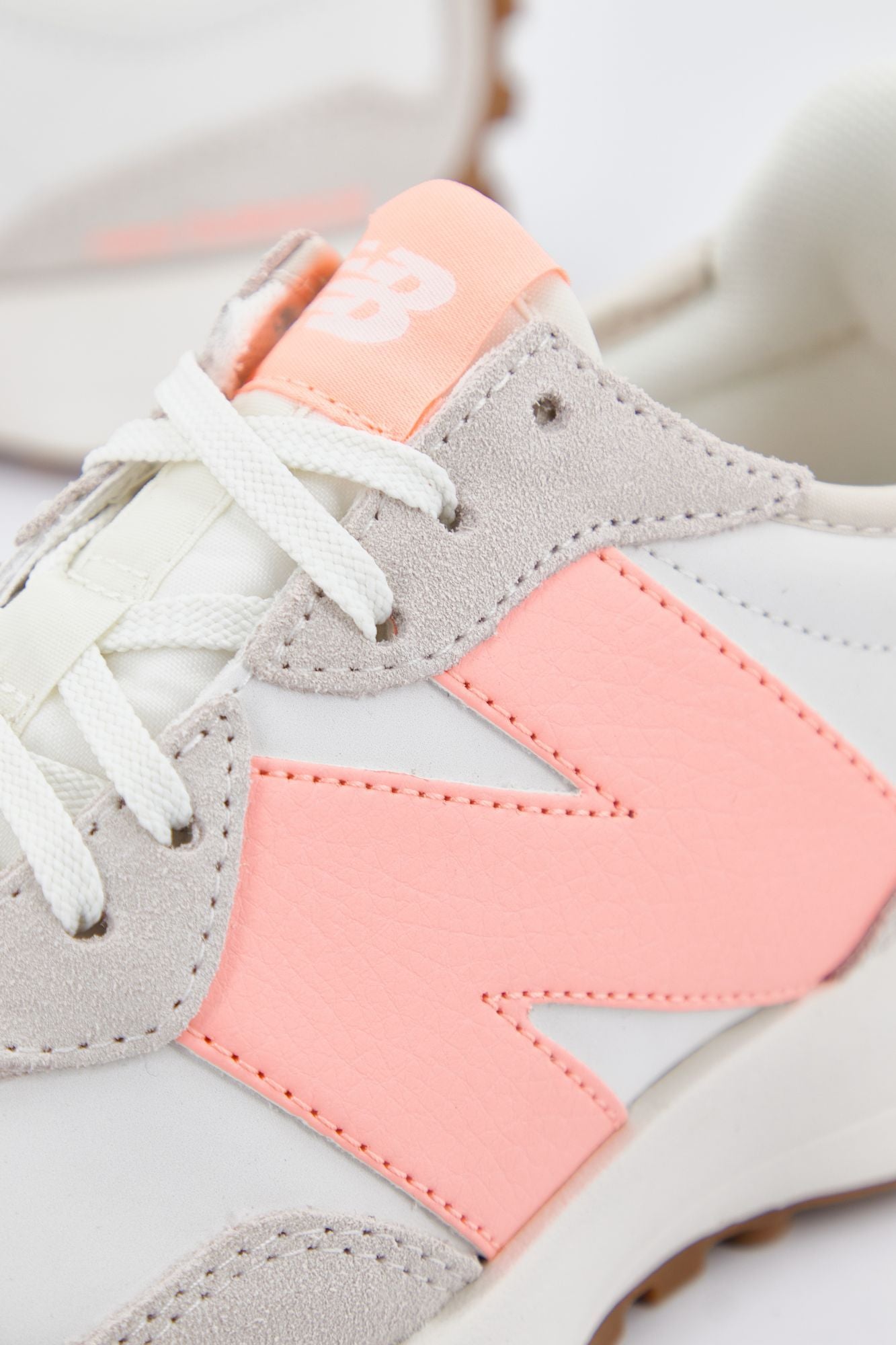 NEW BALANCE WS327 AM en color BEIS (3)
