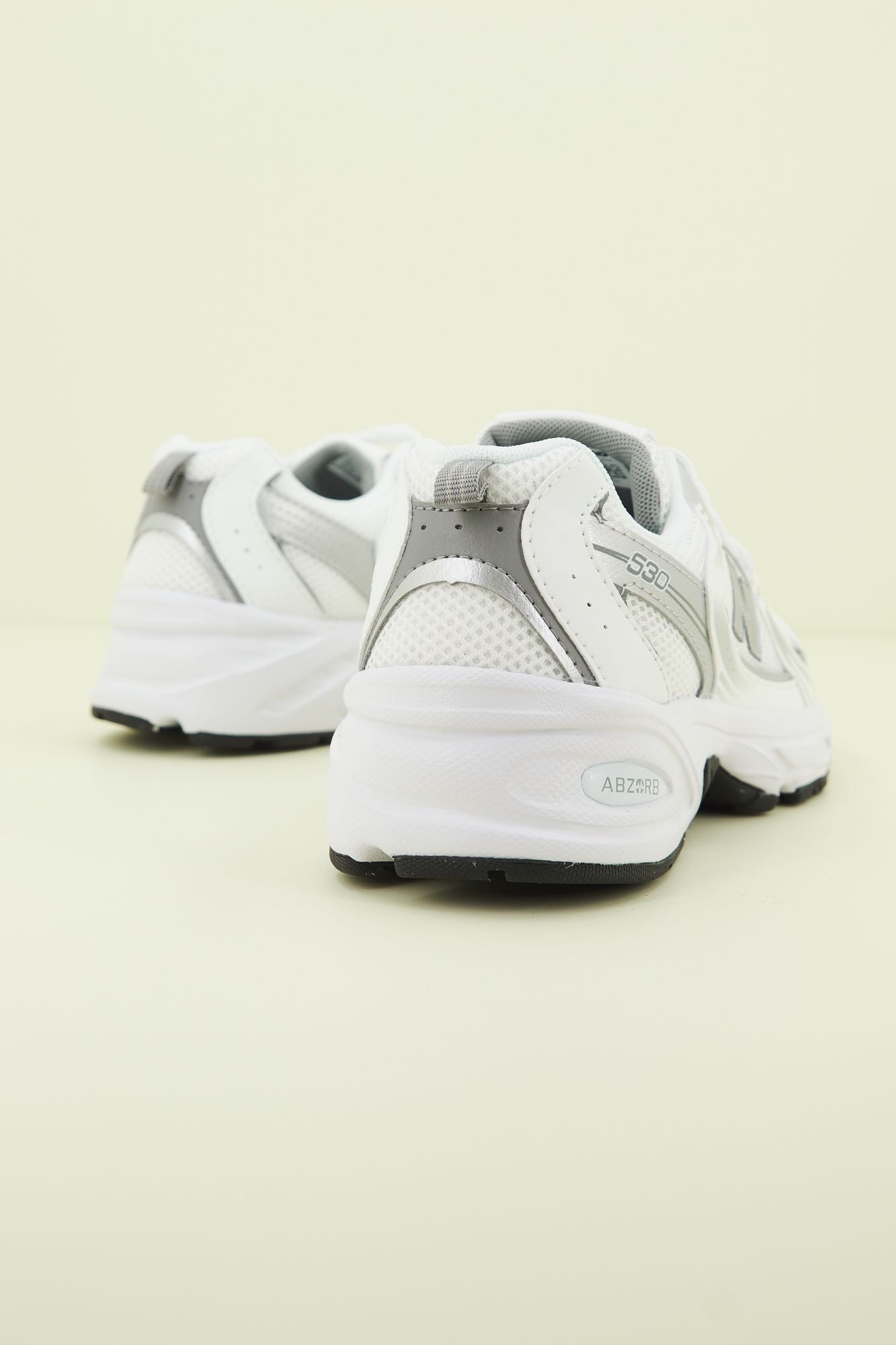 NEW BALANCE GR530 AD en color BLANCO (3)