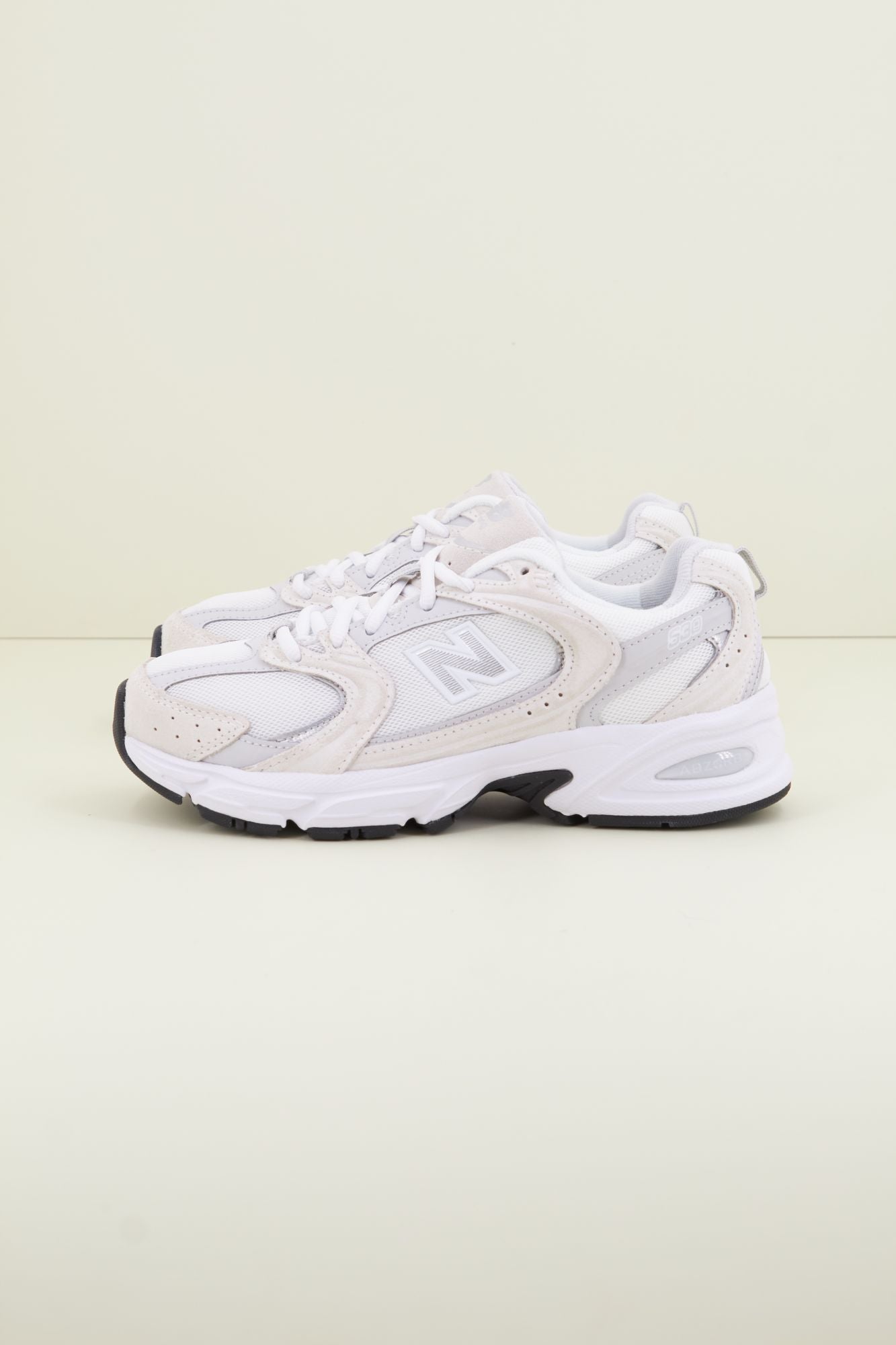 NEW BALANCE 530 LIFESTYLE en color BEIS (1)