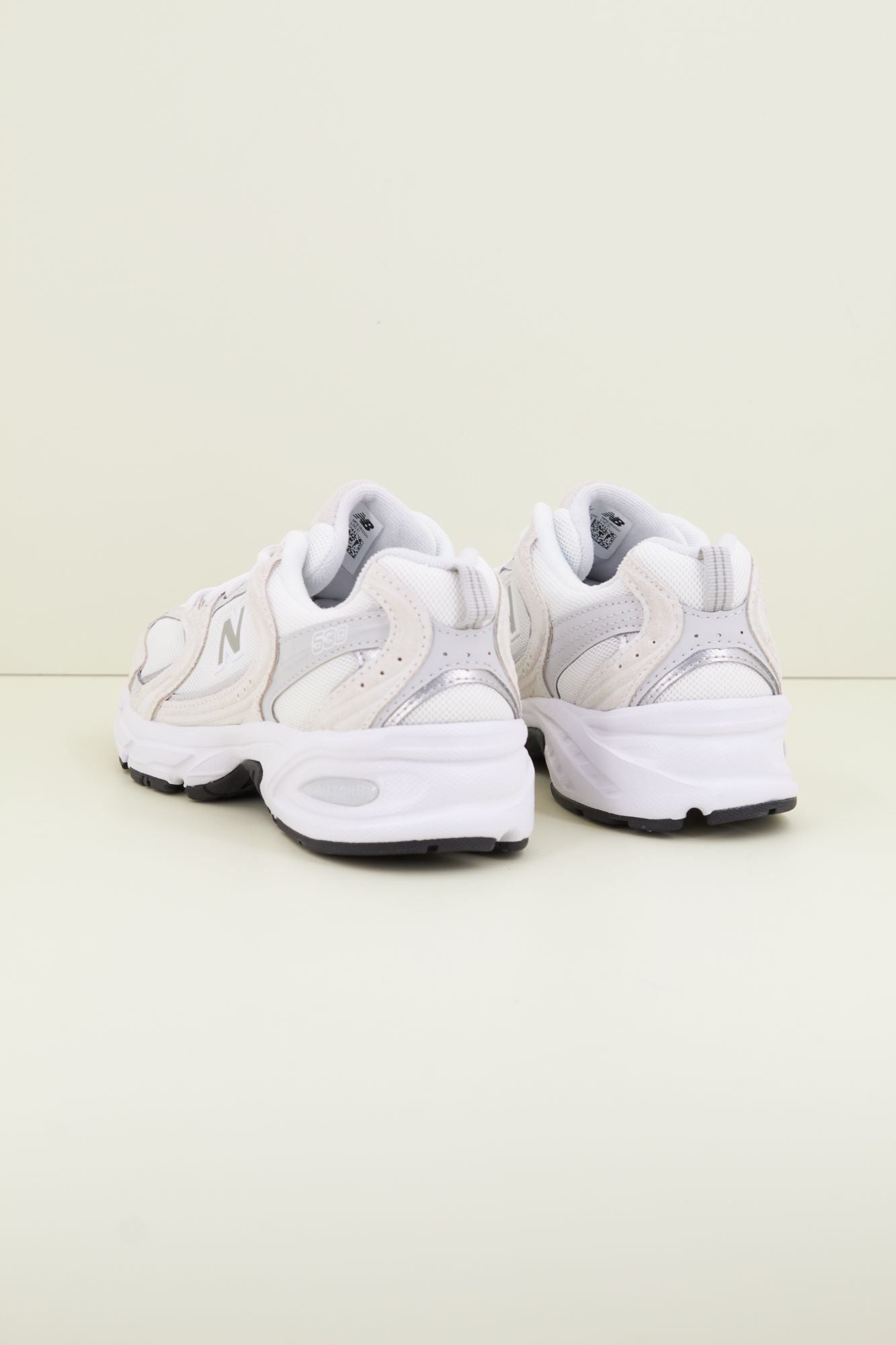 NEW BALANCE 530 LIFESTYLE en color BEIS (2)