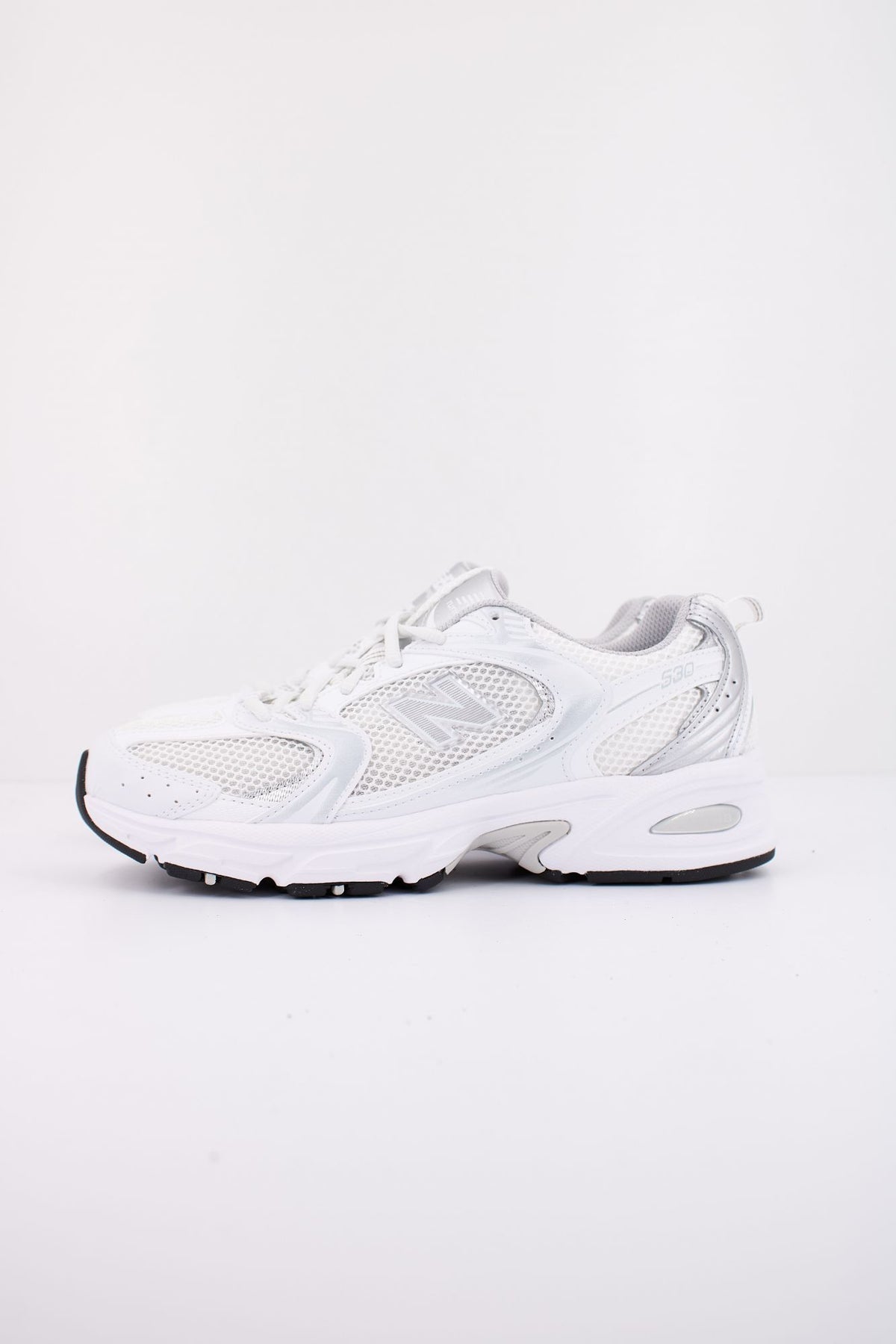 NEW BALANCE 530 MR530EMA en color BLANCO (1)