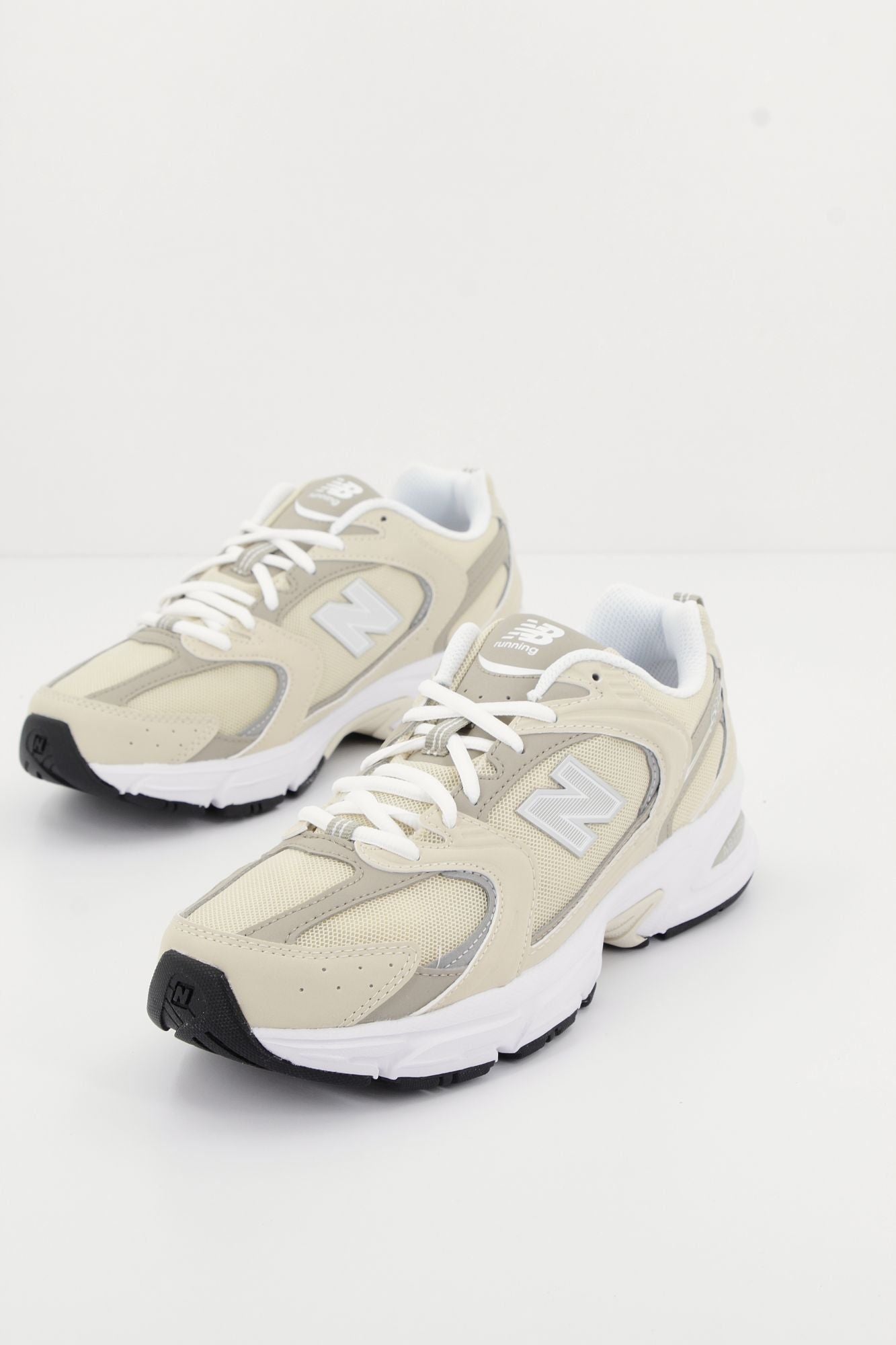 NEW BALANCE MR530 SMD en color BEIS (2)