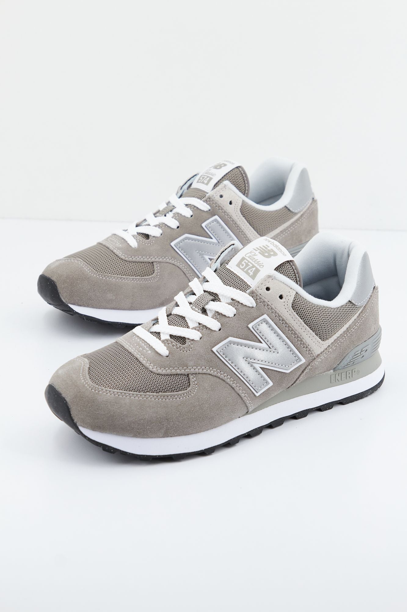 NEW BALANCE ML574 EVG en color GRIS (2)