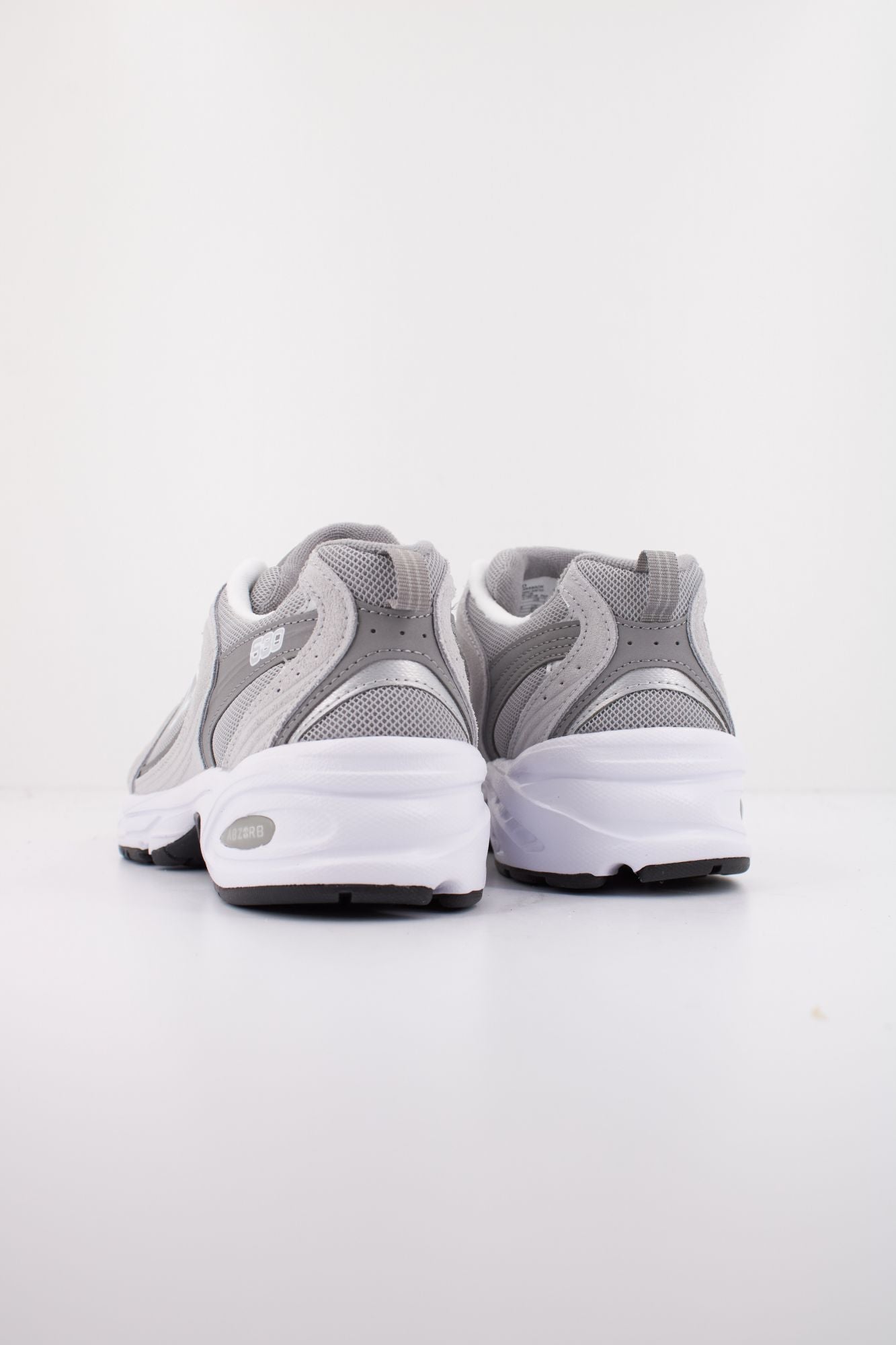 NEW BALANCE 530 MR530CK en color GRIS (4)