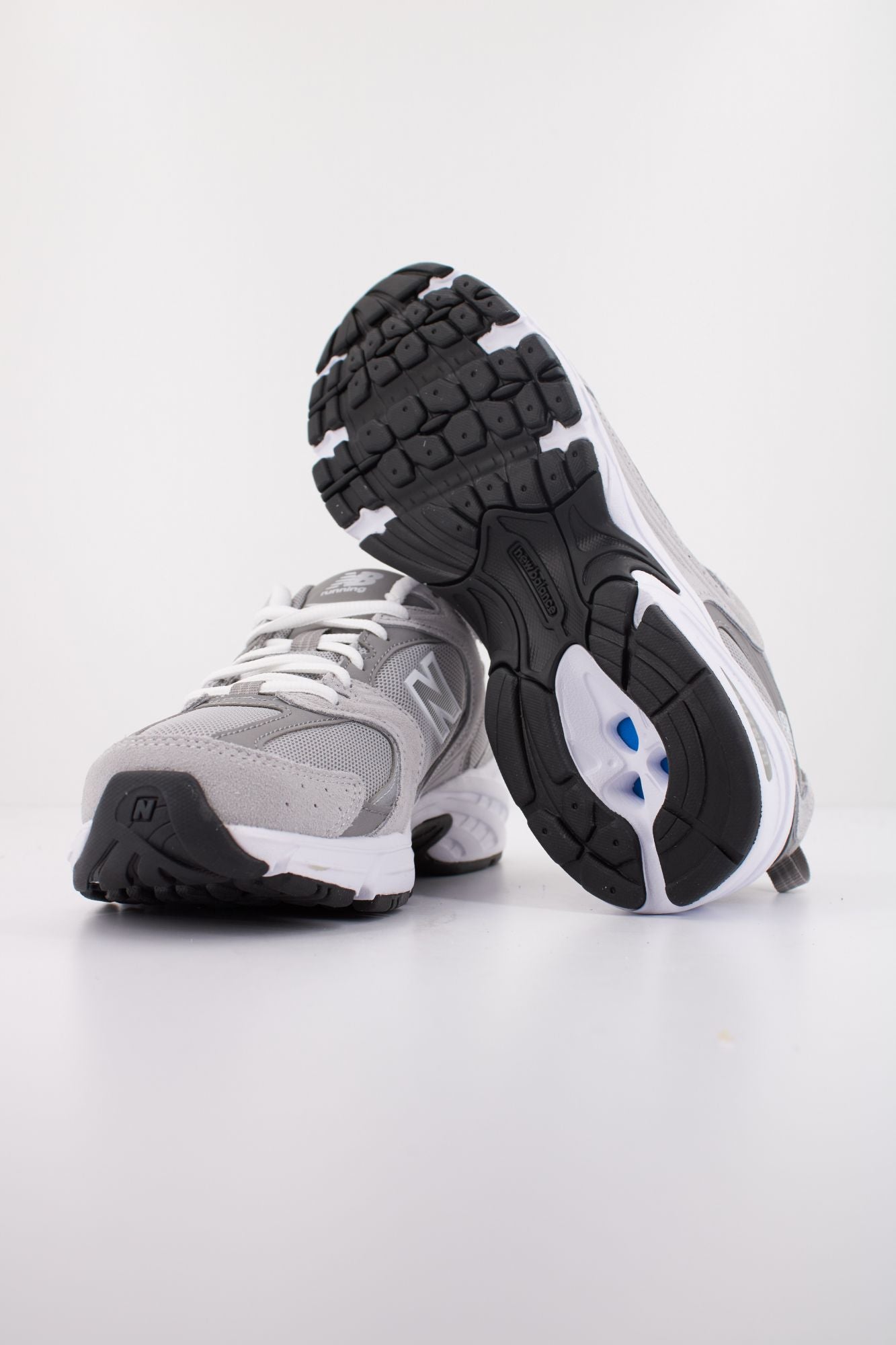 NEW BALANCE 530 MR530CK en color GRIS (5)