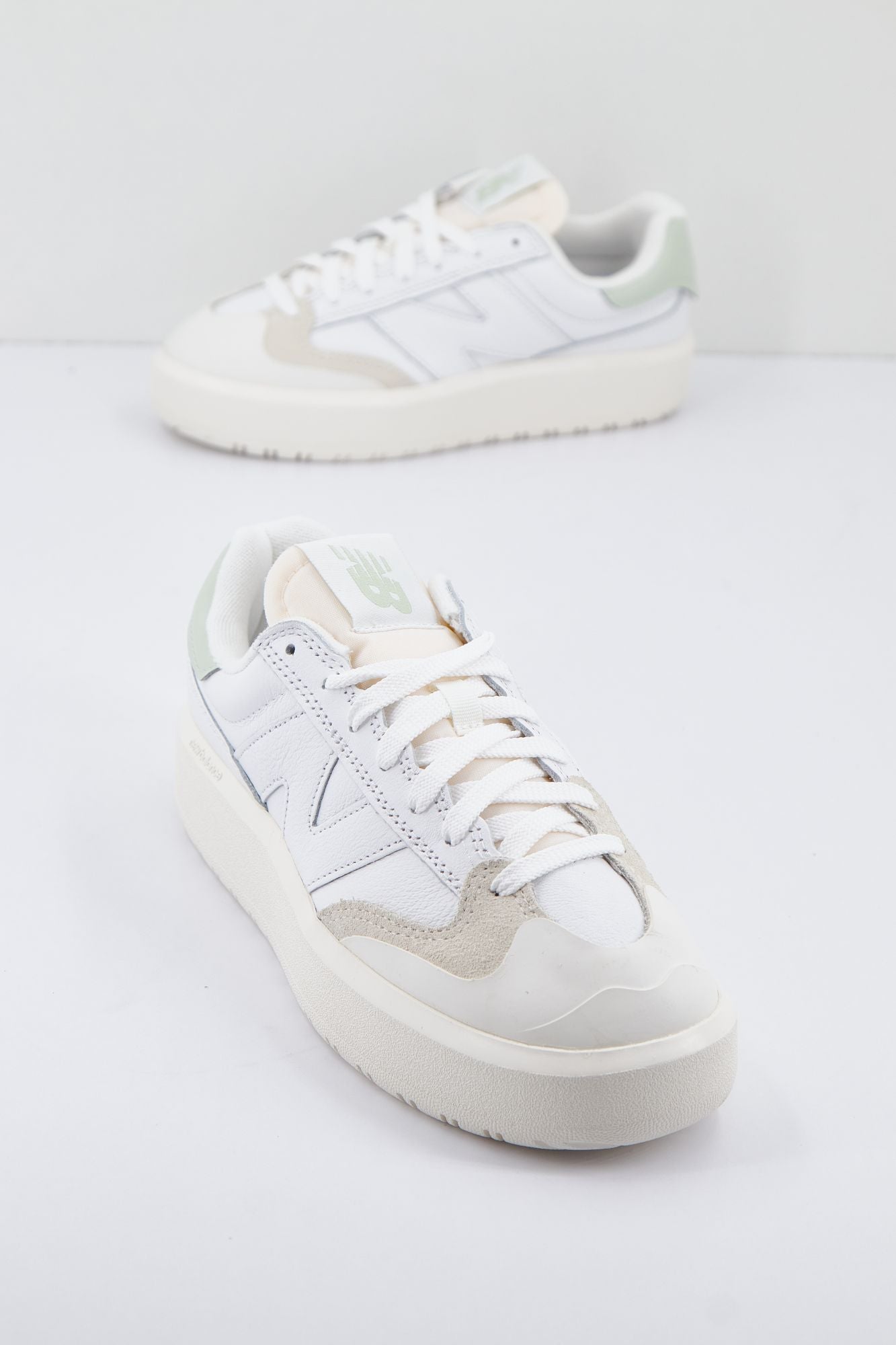 NEW BALANCE CT302 SG en color BLANCO (1)