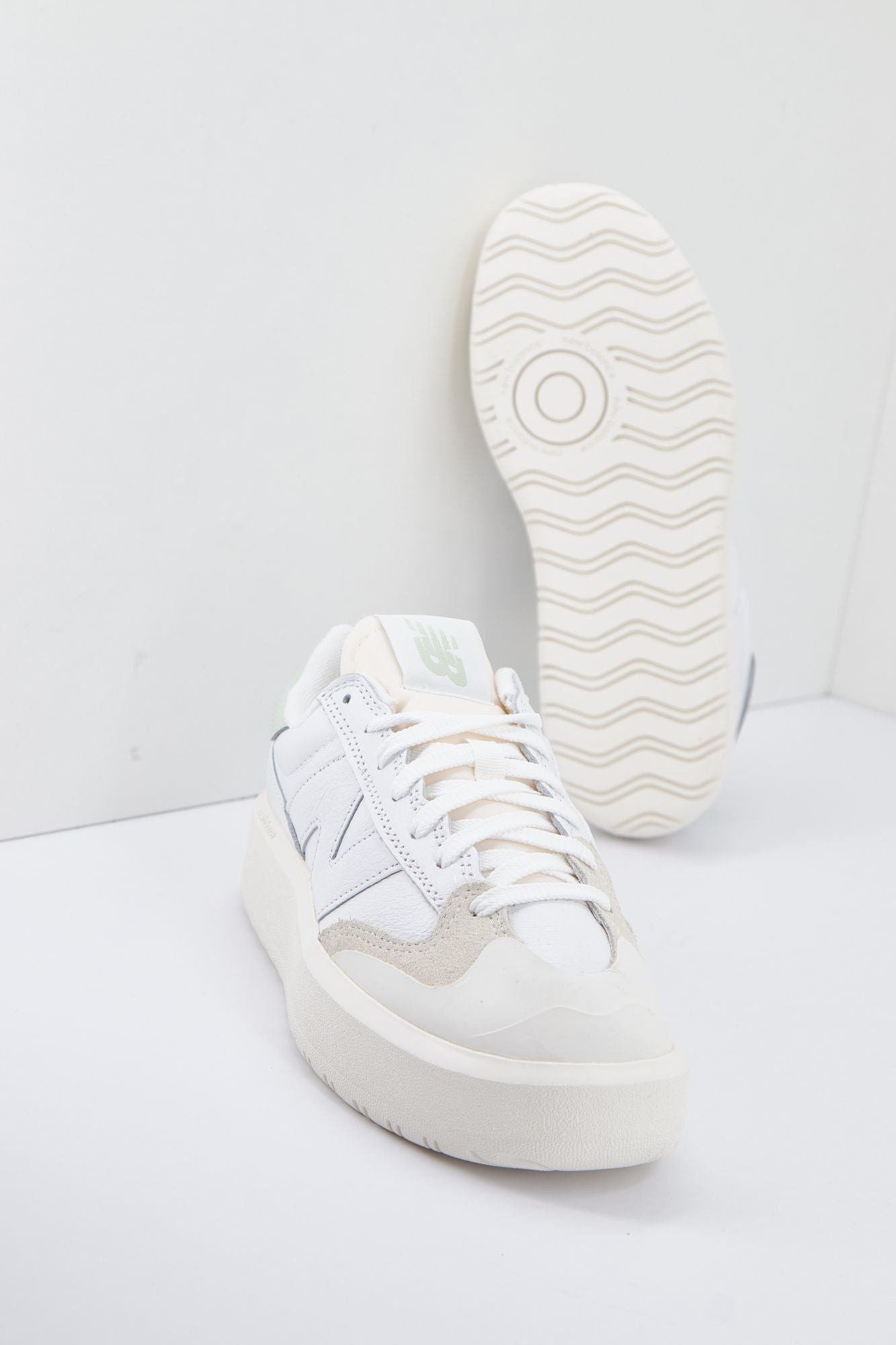 NEW BALANCE CT302 SG en color BLANCO (2)