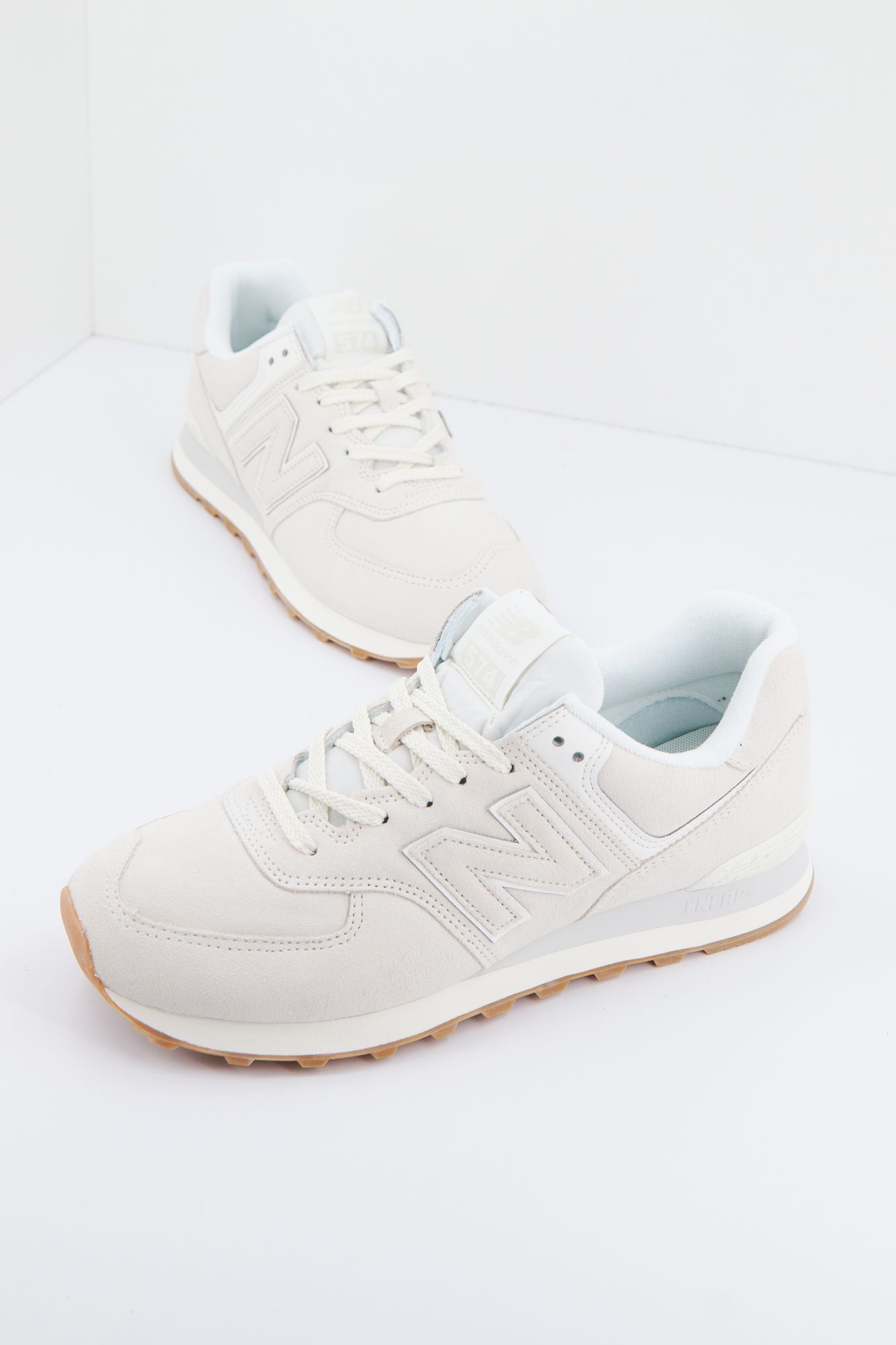NEW BALANCE U574 NWW en color BLANCO (1)
