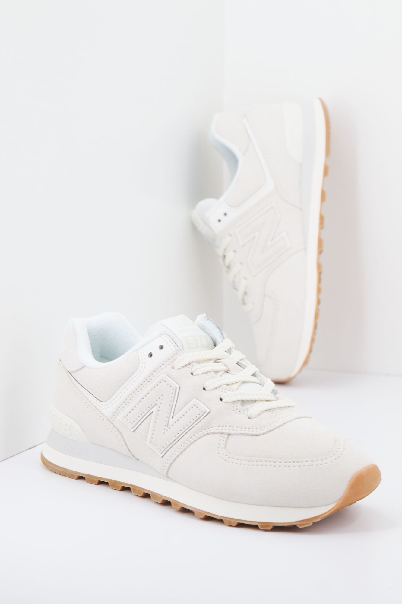NEW BALANCE U574 NWW en color BLANCO (3)