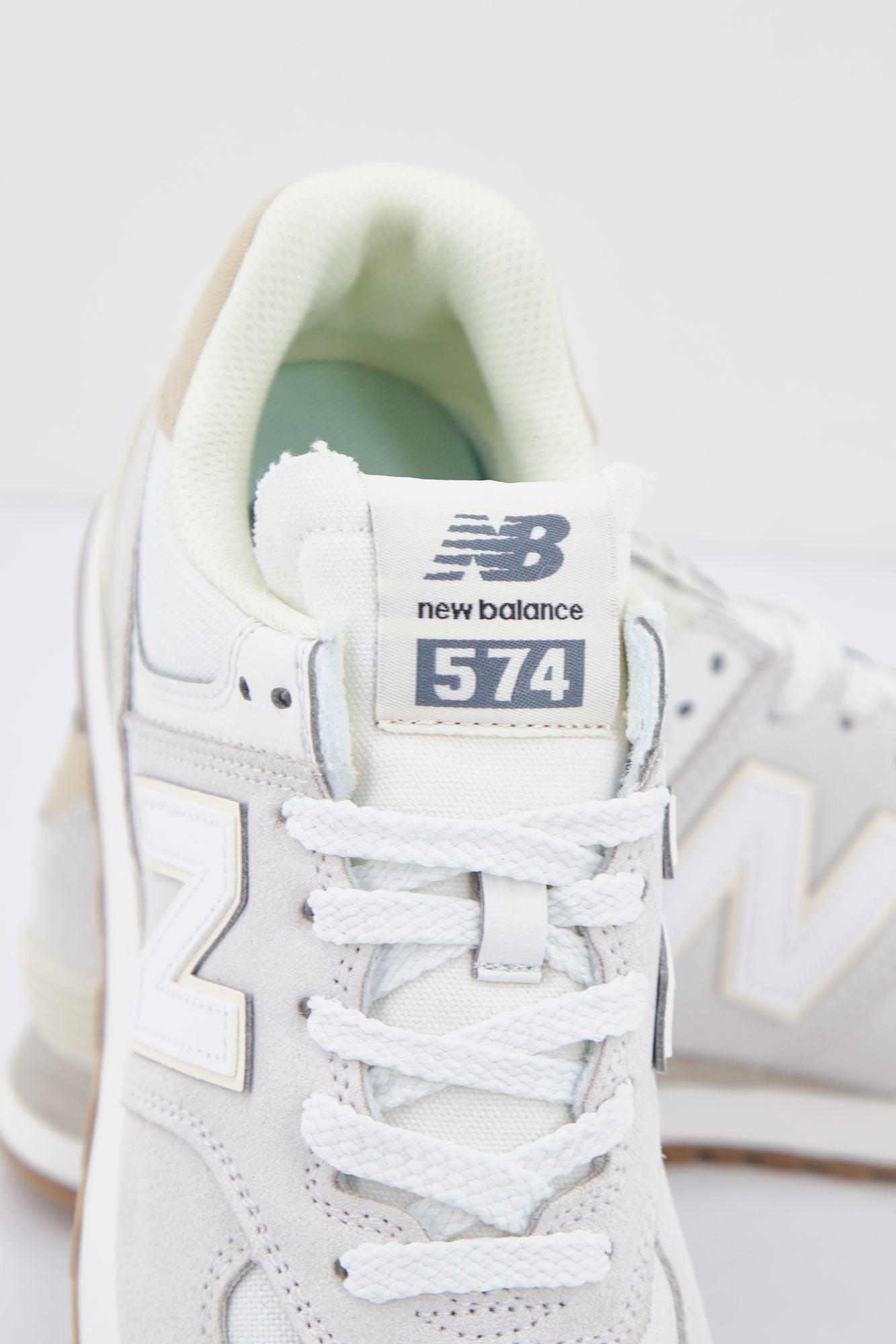 NEW BALANCE WL574 NO2 en color BLANCO (4)