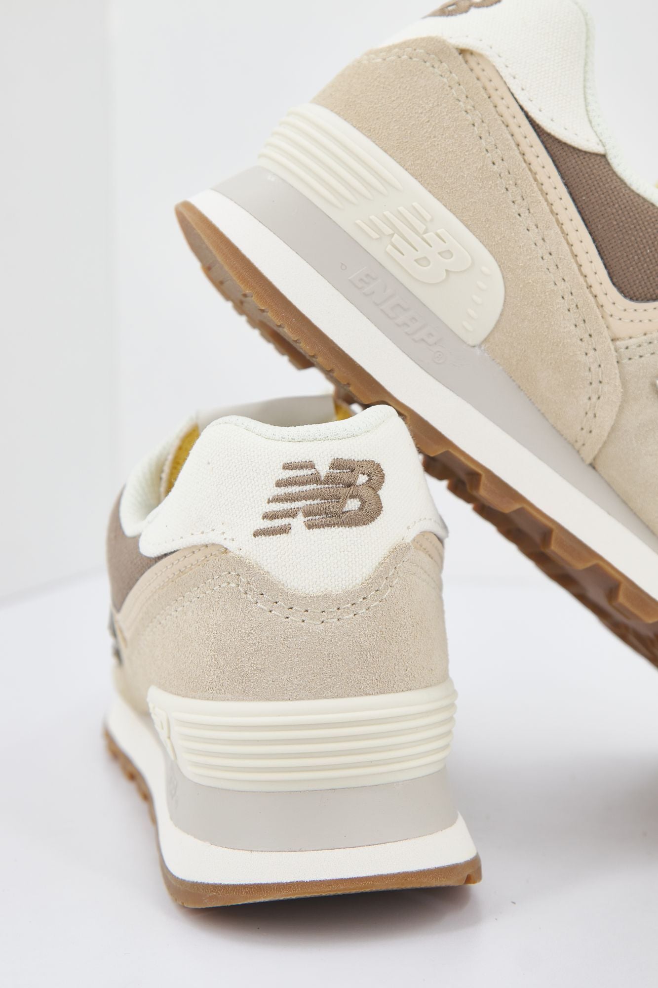 NEW BALANCE WL574 NS2 en color BEIS (4)