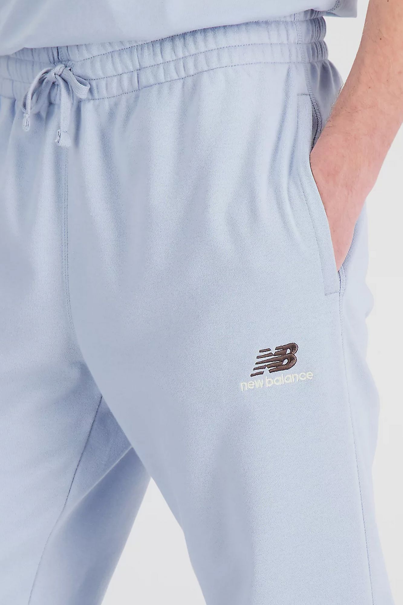 NEW BALANCE UNI-SSENTIALS FRENCH TERRY SWEATPANT en color AZUL (4)