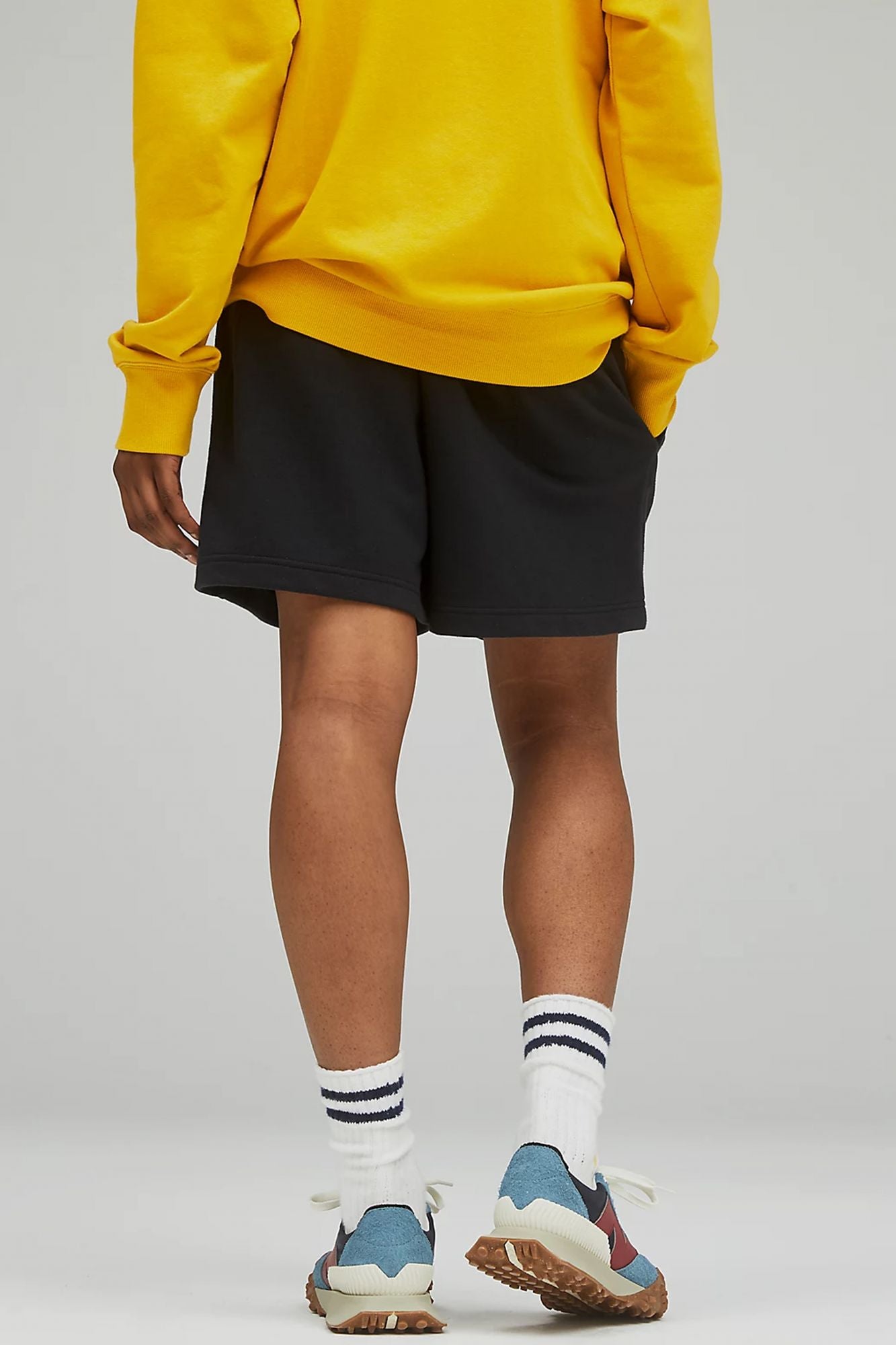 NEW BALANCE UNI-SSENTIALS FRENCH TERRY SHORT en color NEGRO (3)