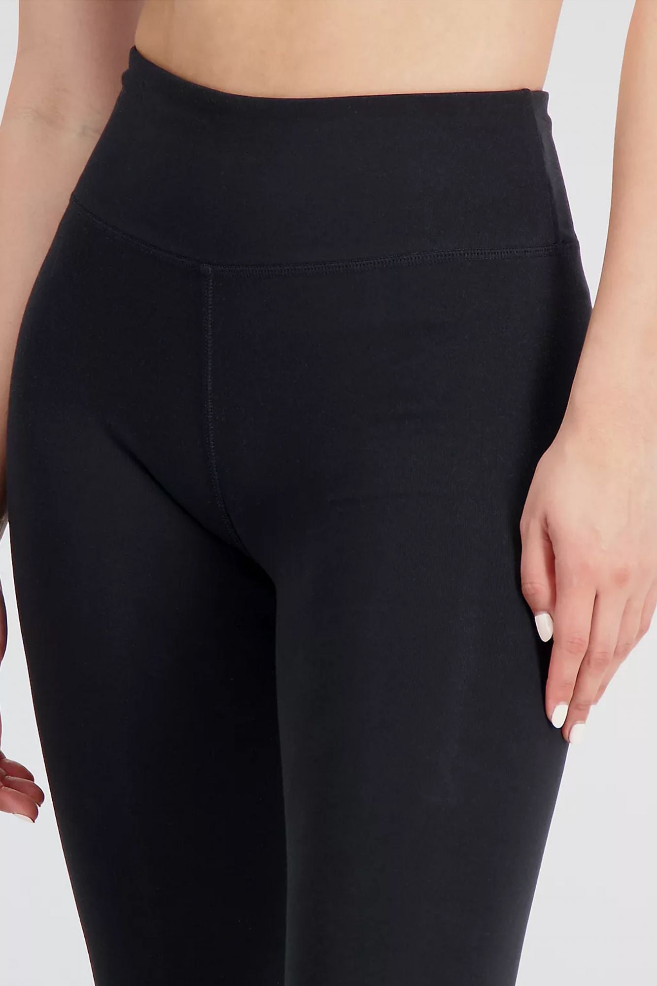 NEW BALANCE ESSENTIALS COTTON SPANDEX TIGHT en color NEGRO (4)