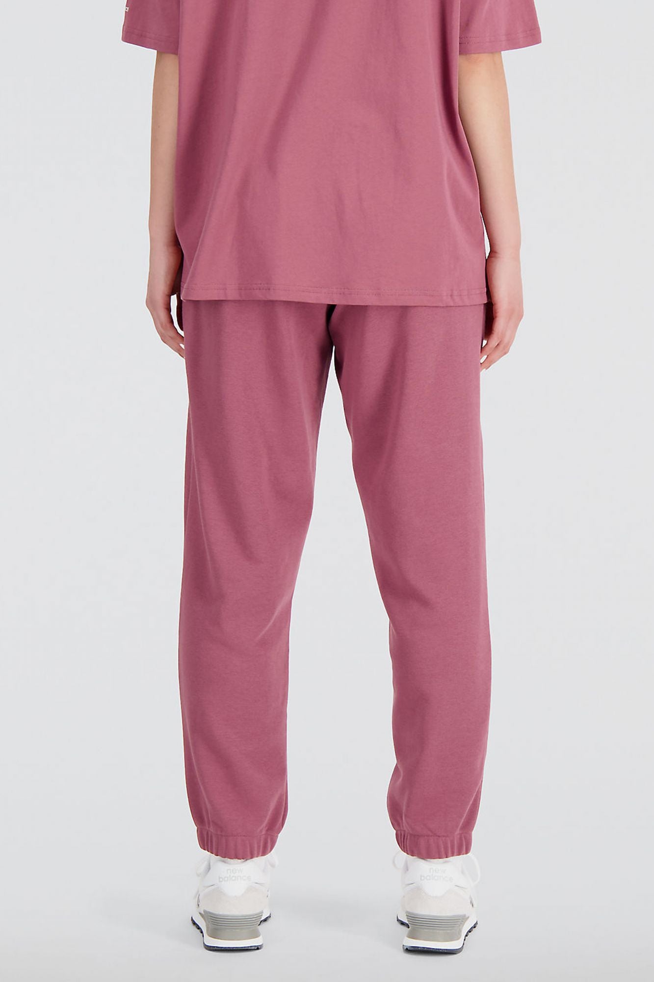 NEW BALANCE ESSENTIALS FLEECE PANT en color BURDEOS (3)