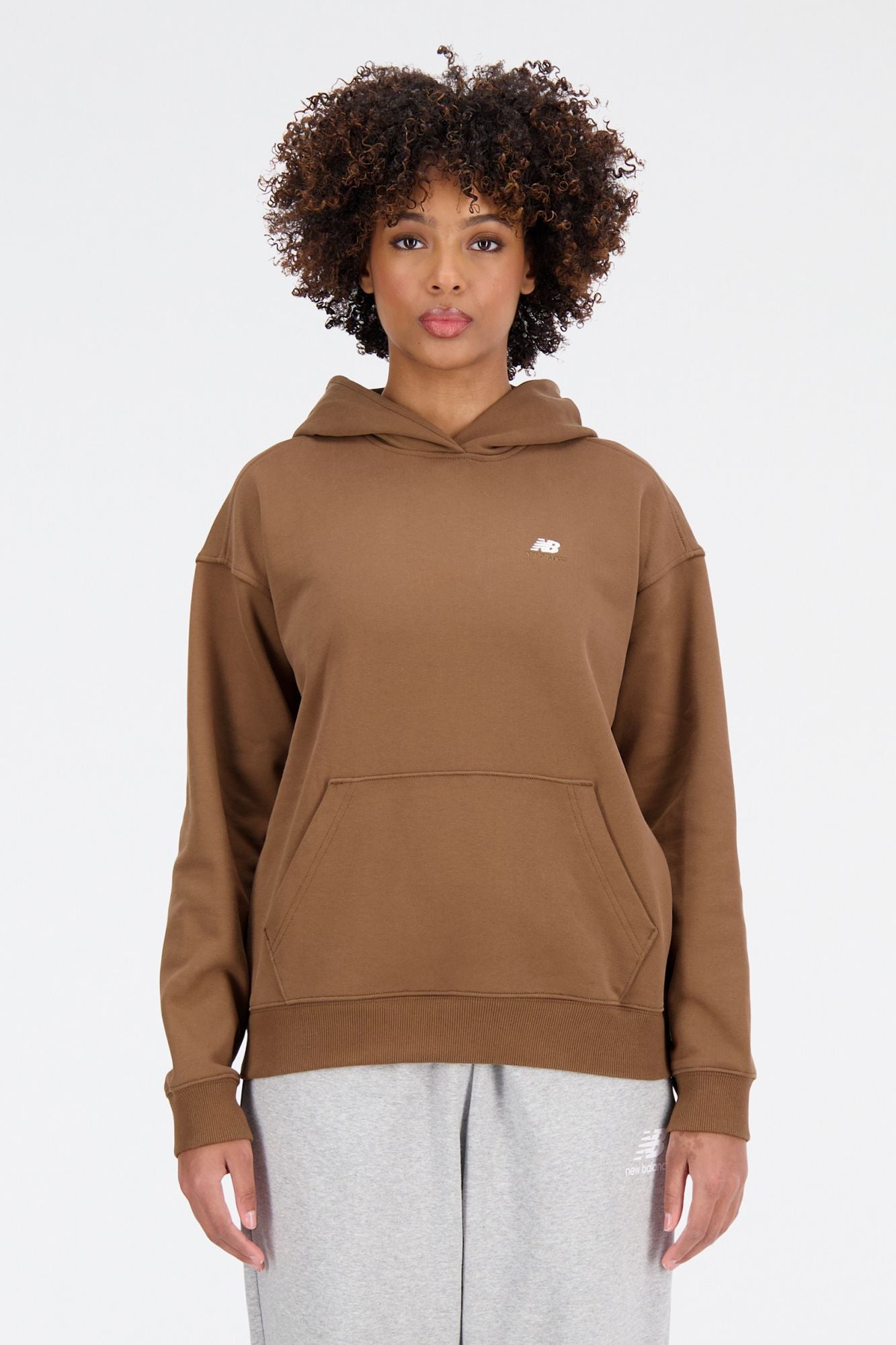 NEW BALANCE SPORT ESSENTIALS PREMIUM FLEECE HOODIE en color MARRON (1)