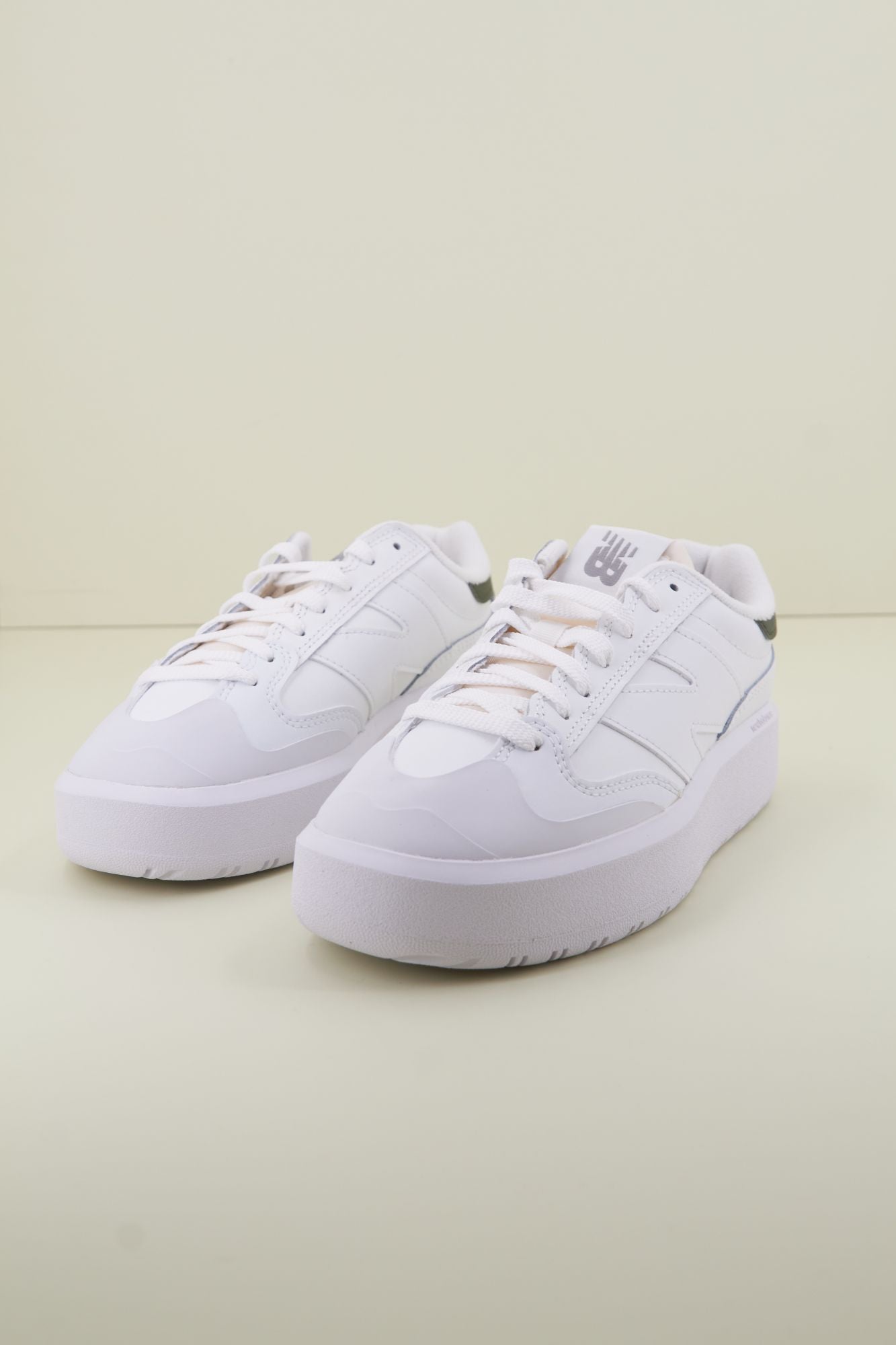 NEW BALANCE CT302LT en color BLANCO (3)