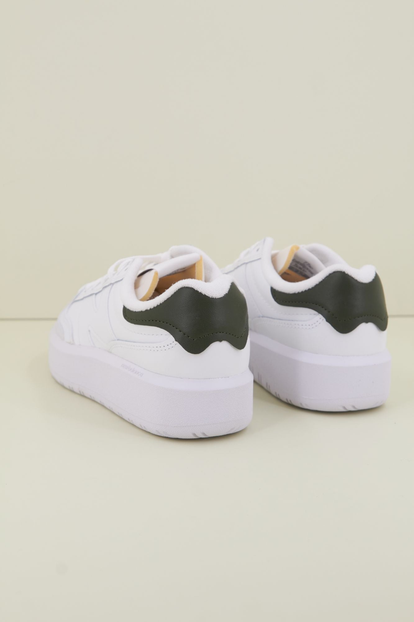 NEW BALANCE CT302LT en color BLANCO (4)