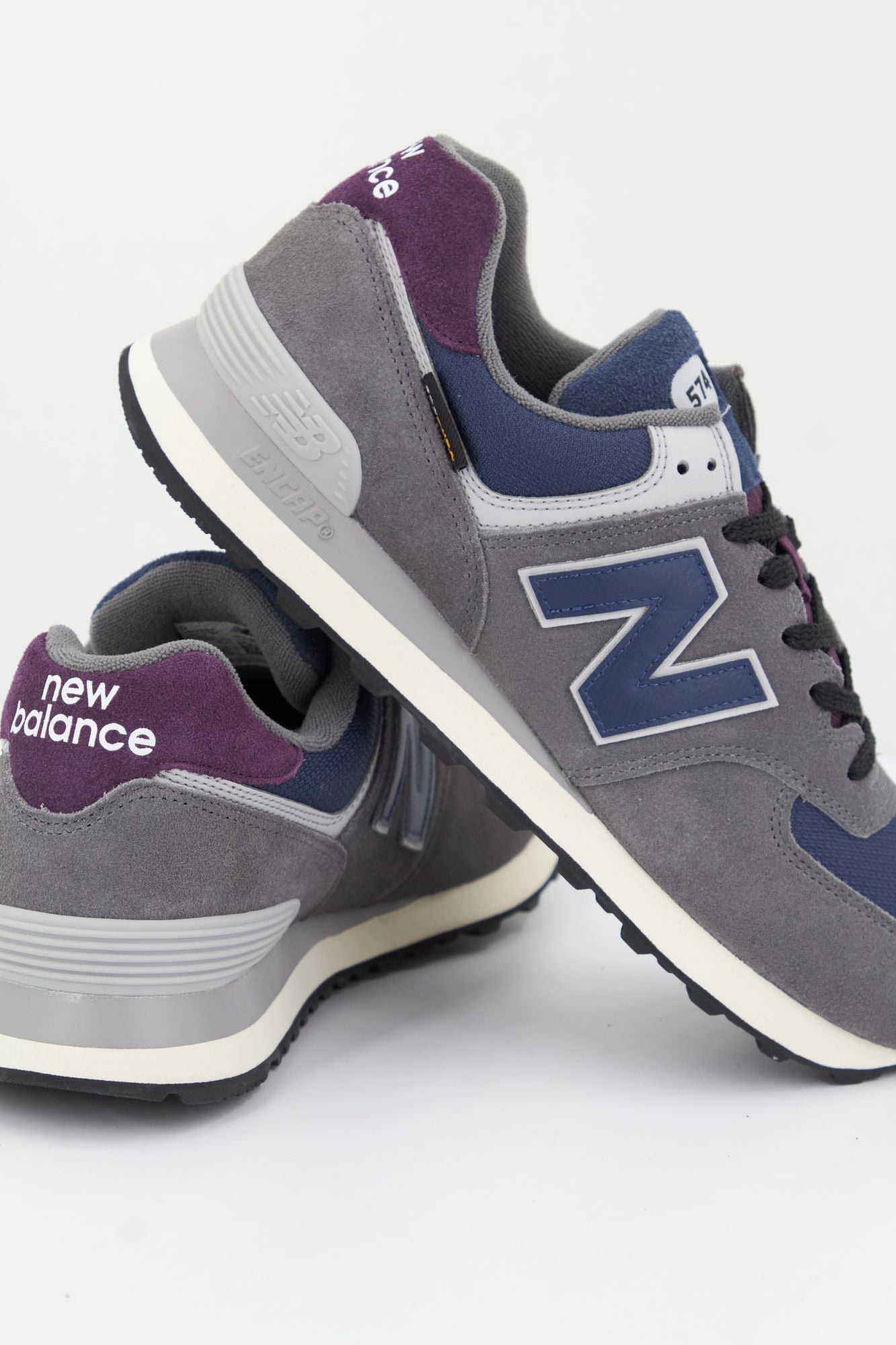 NEW BALANCE U574 KGN en color GRIS (4)
