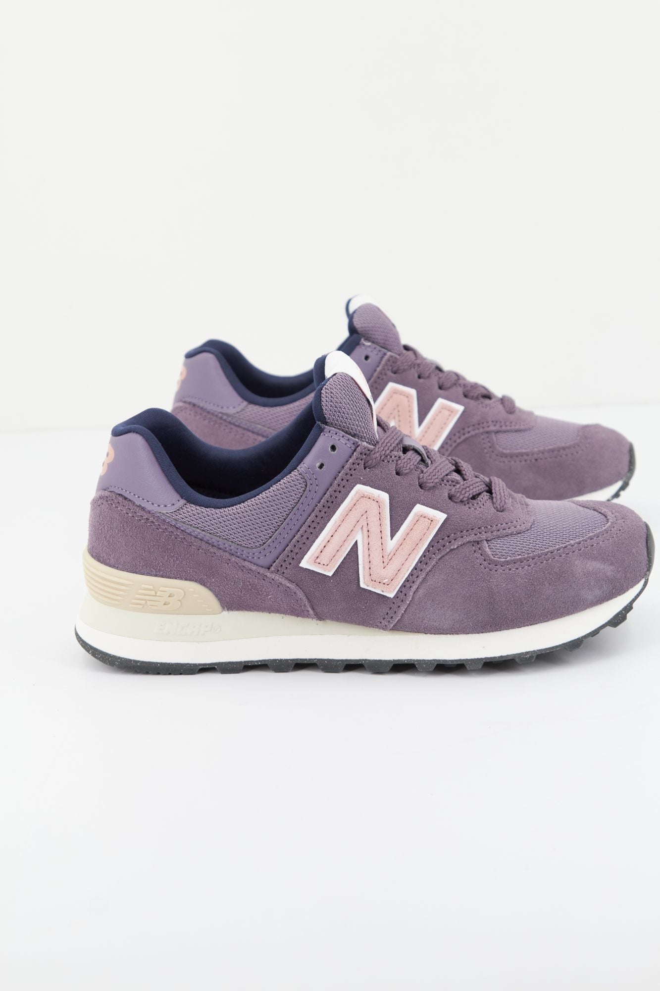 NEW BALANCE WL574 TP2 en color VIOLETA (1)