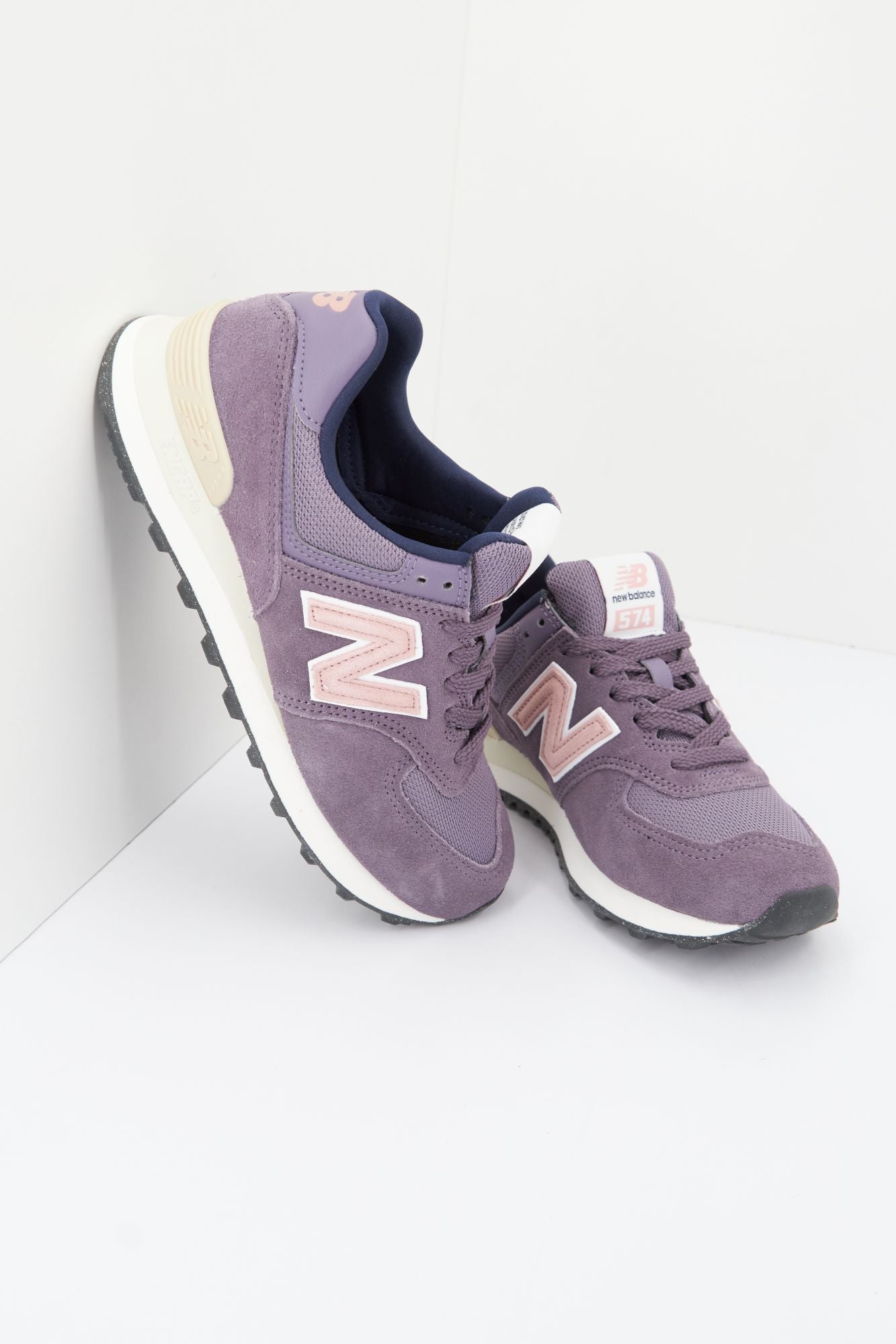 NEW BALANCE WL574 TP2 en color VIOLETA (3)